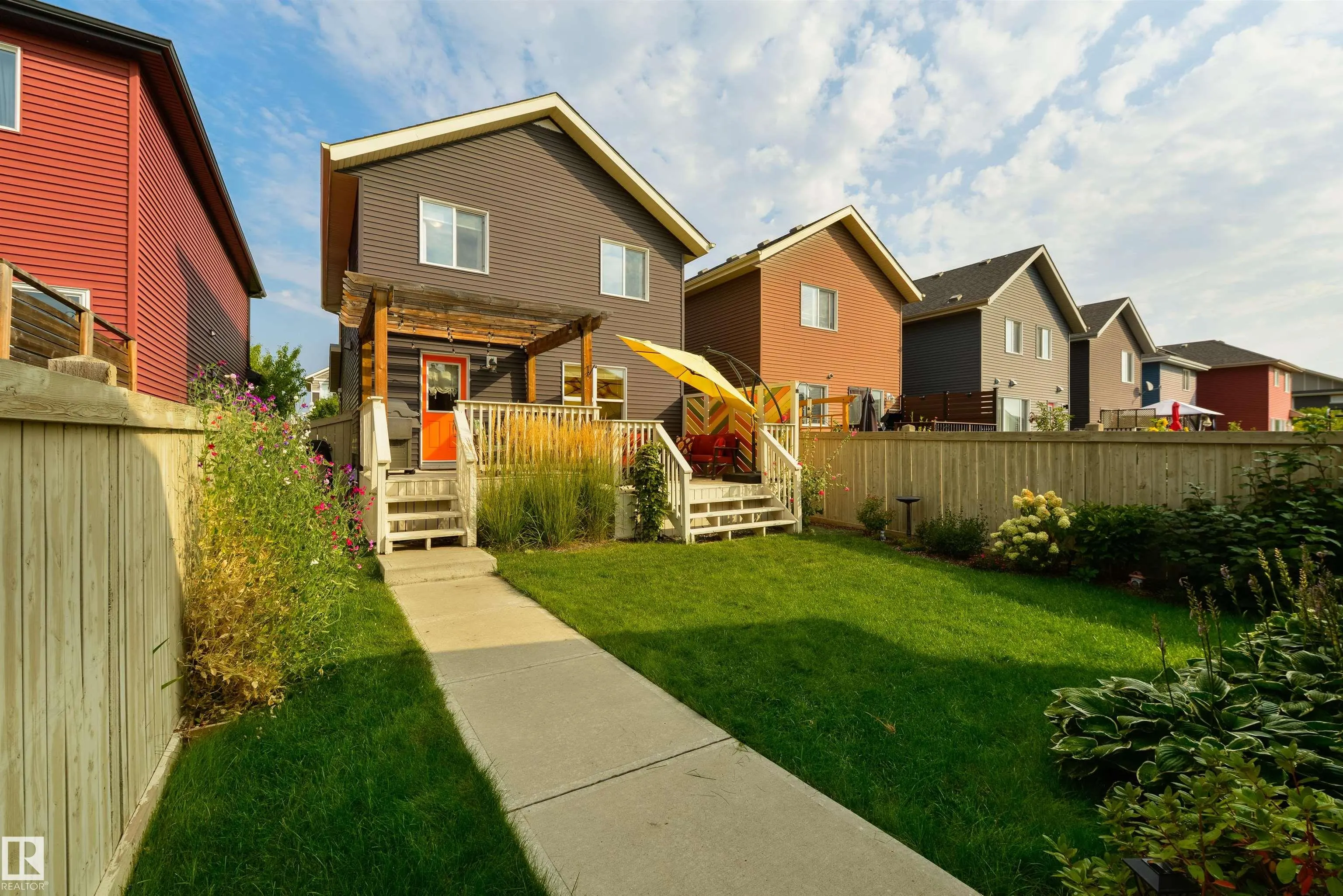5519 CRABAPPLE Loop