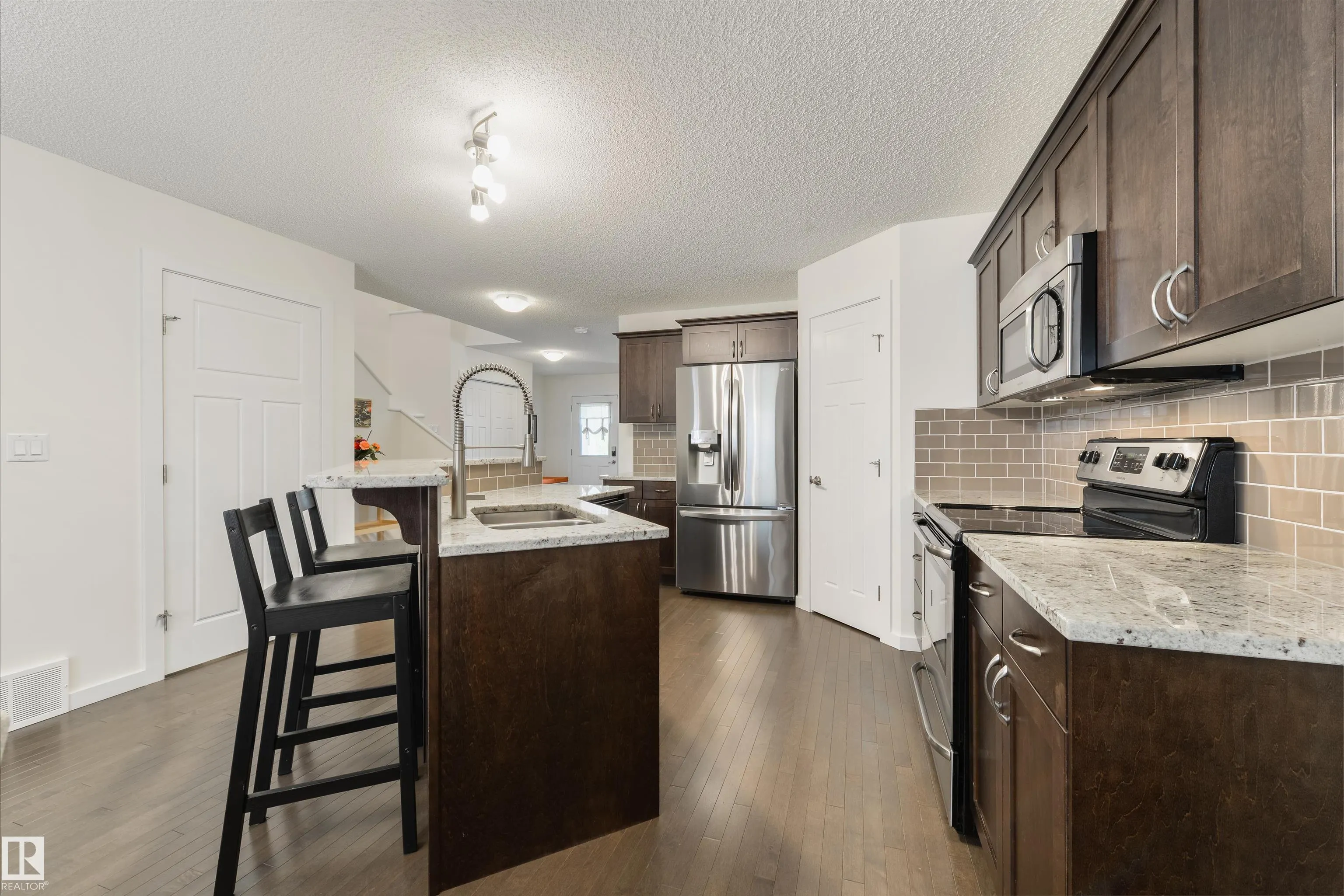 5519 CRABAPPLE Loop