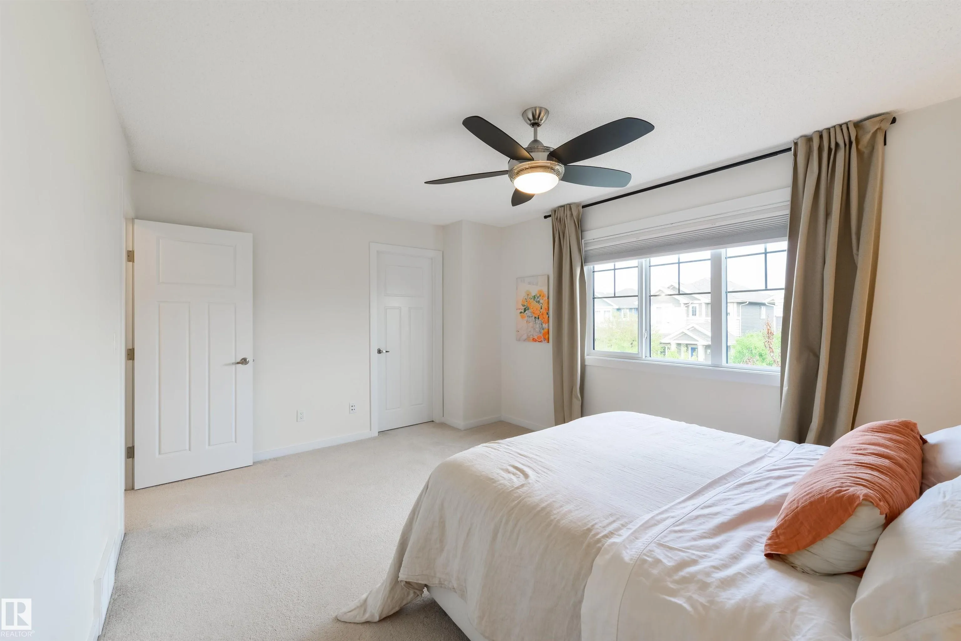 5519 CRABAPPLE Loop