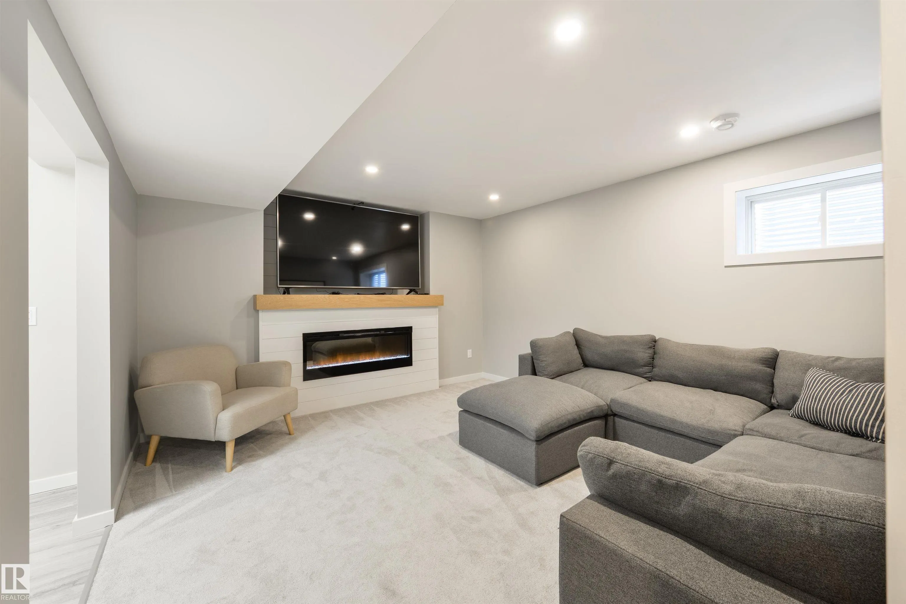 5519 CRABAPPLE Loop