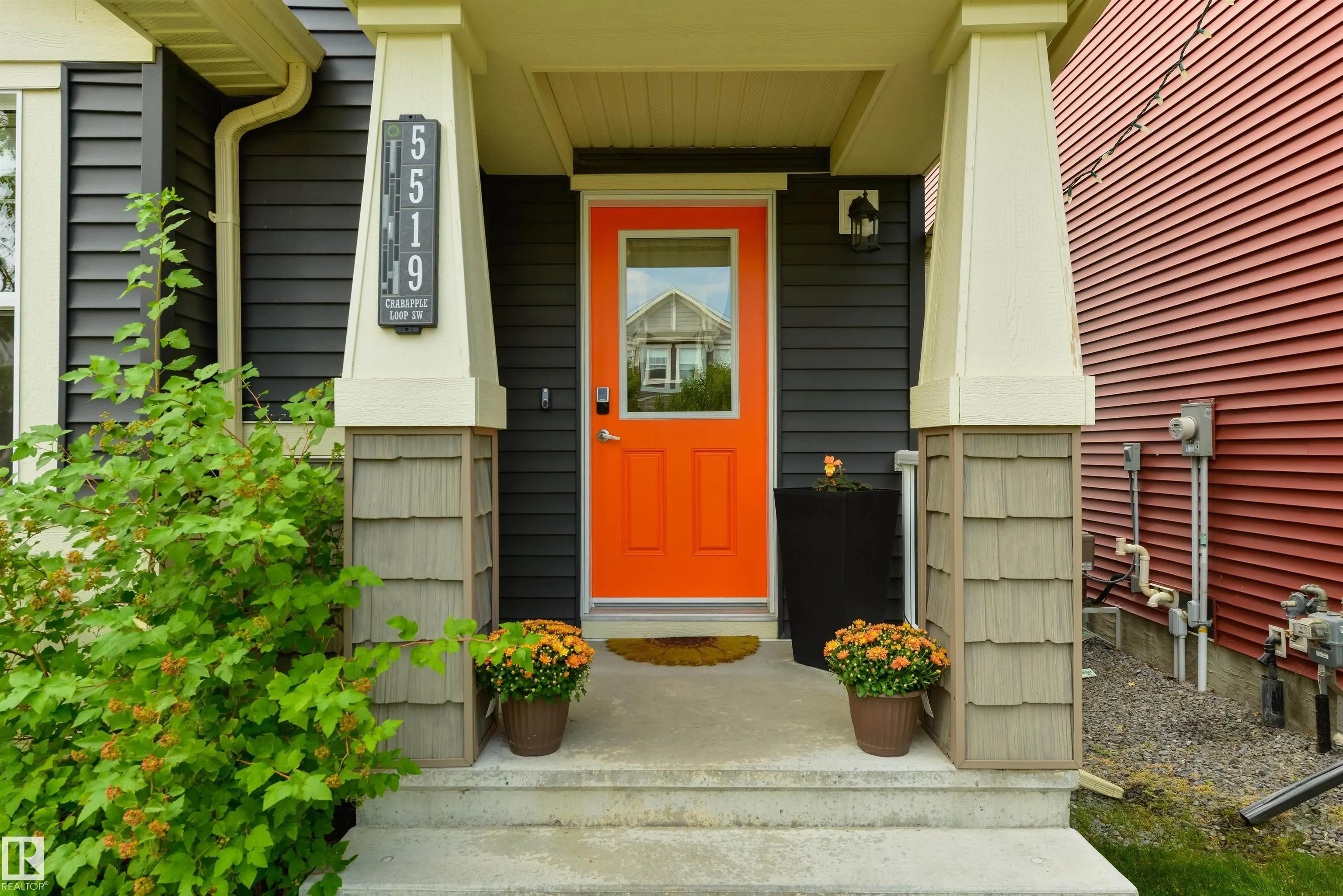 5519 CRABAPPLE Loop