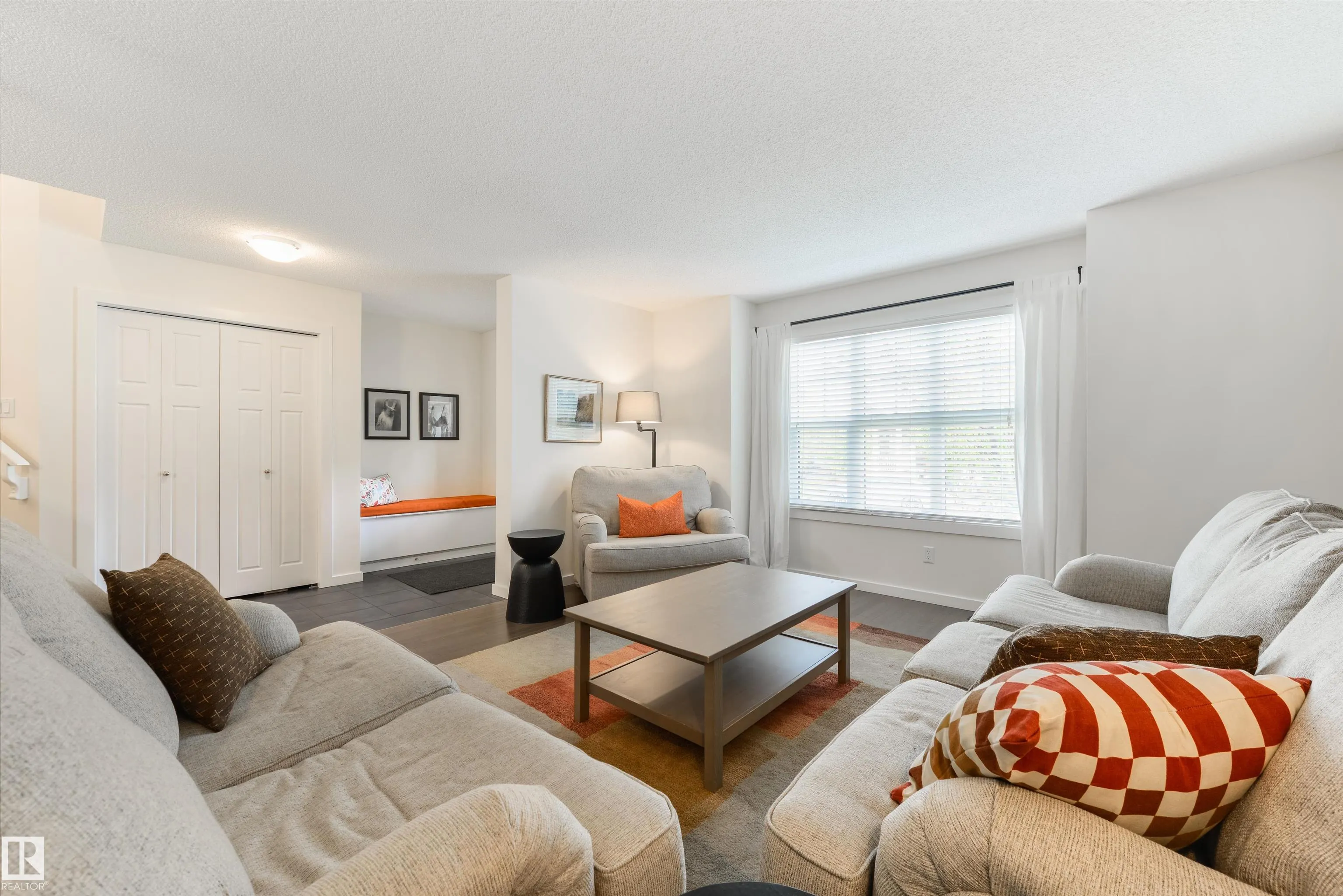 5519 CRABAPPLE Loop