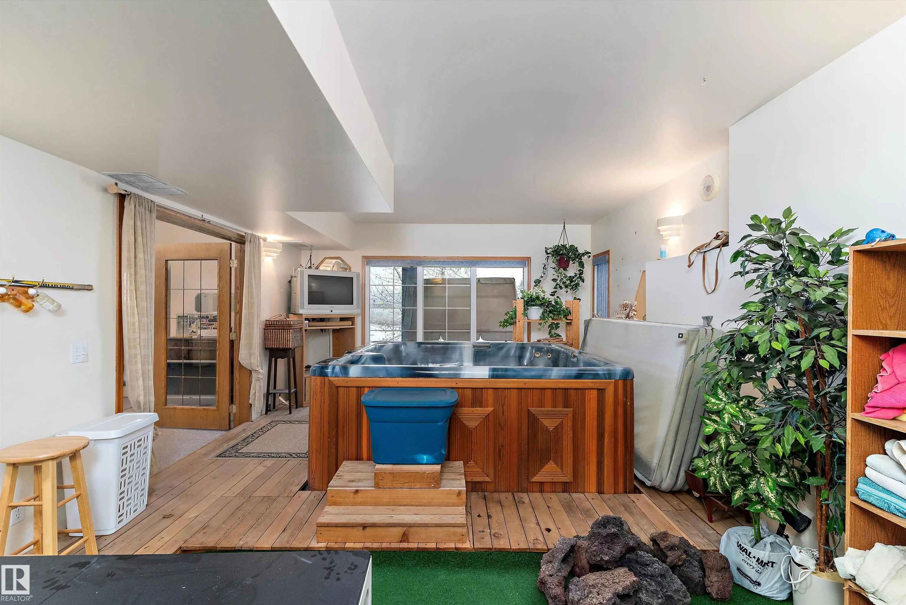 12 J BROWN Place