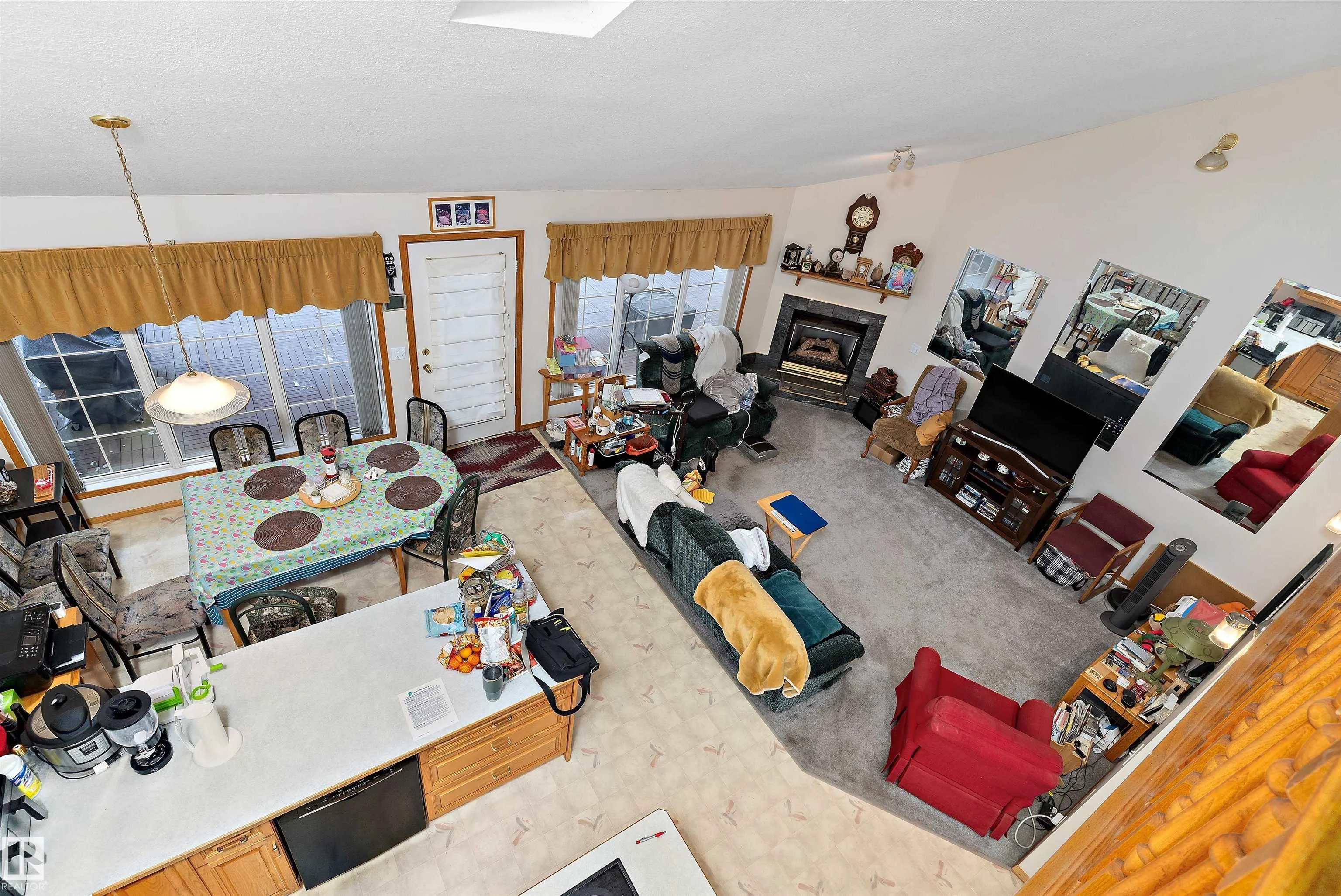 12 J BROWN Place