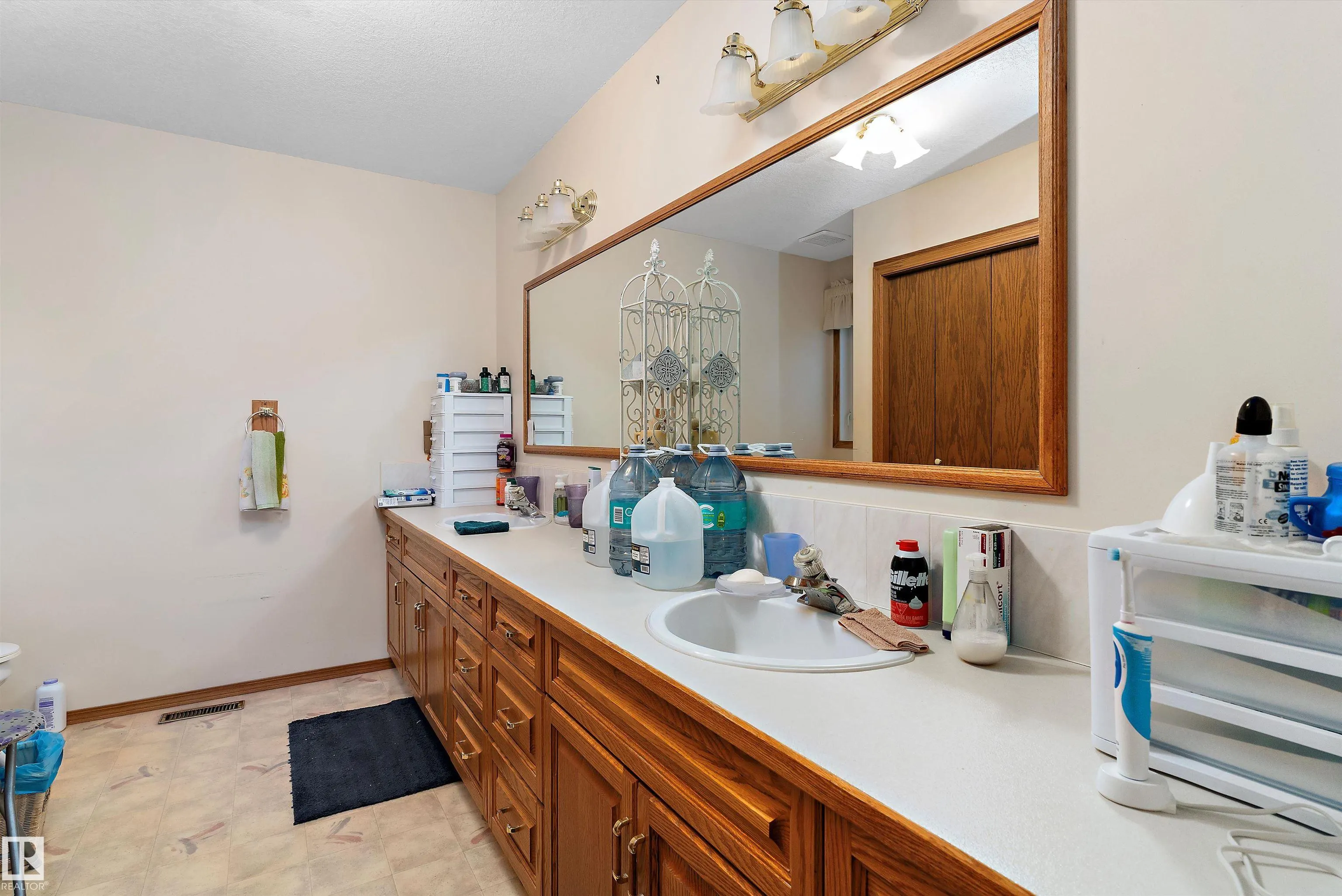 12 J BROWN Place
