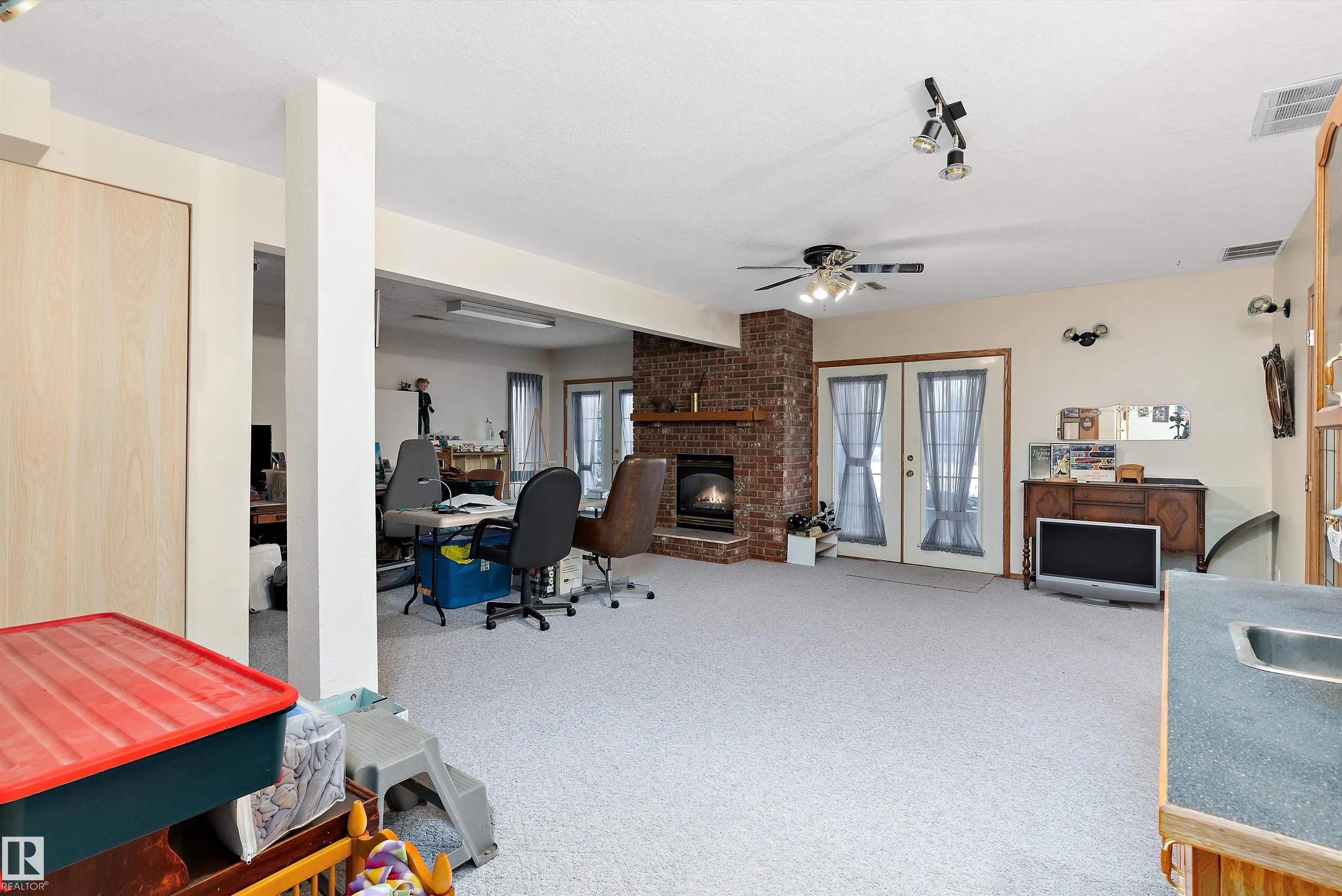 12 J BROWN Place