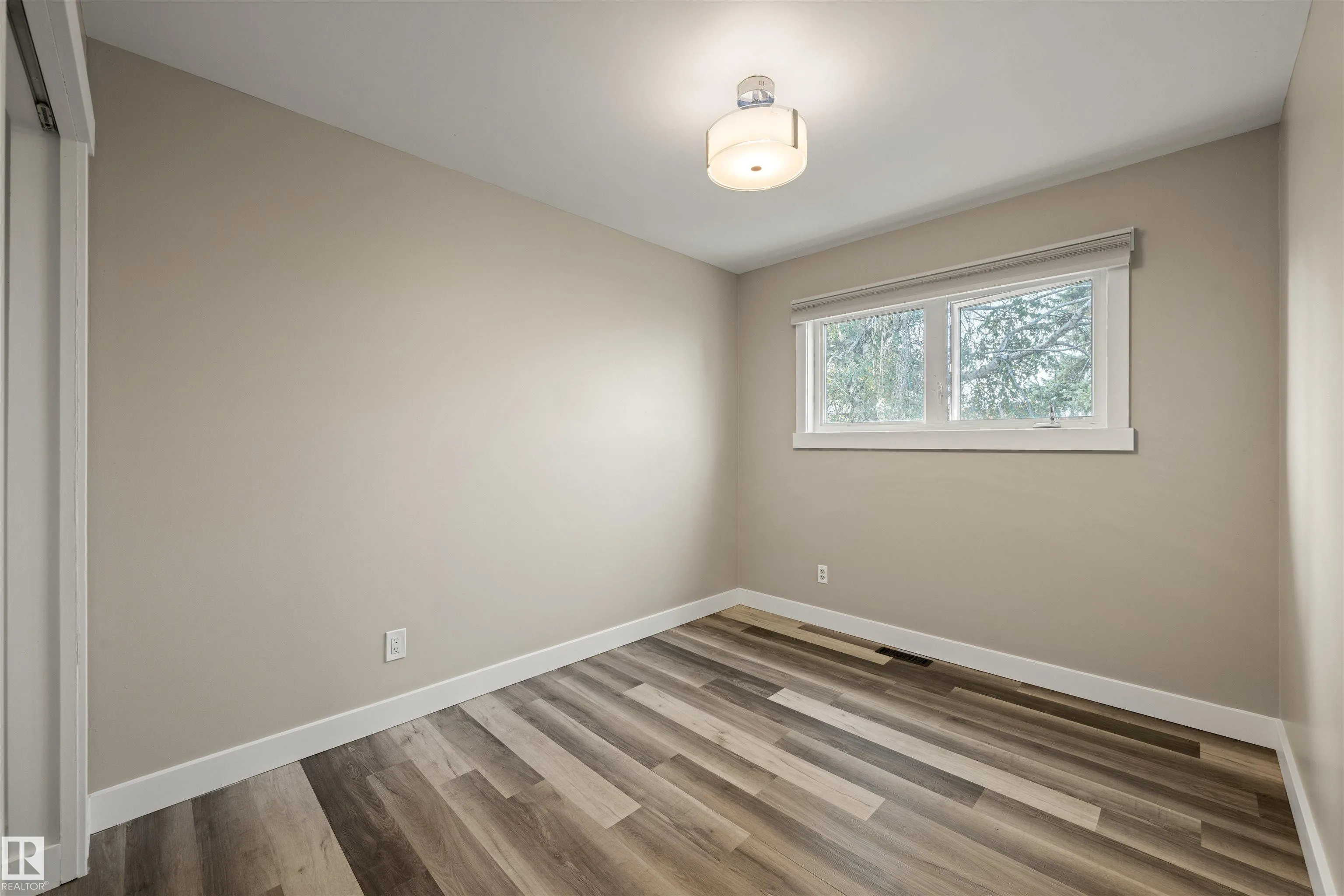 47 VENTNOR Place