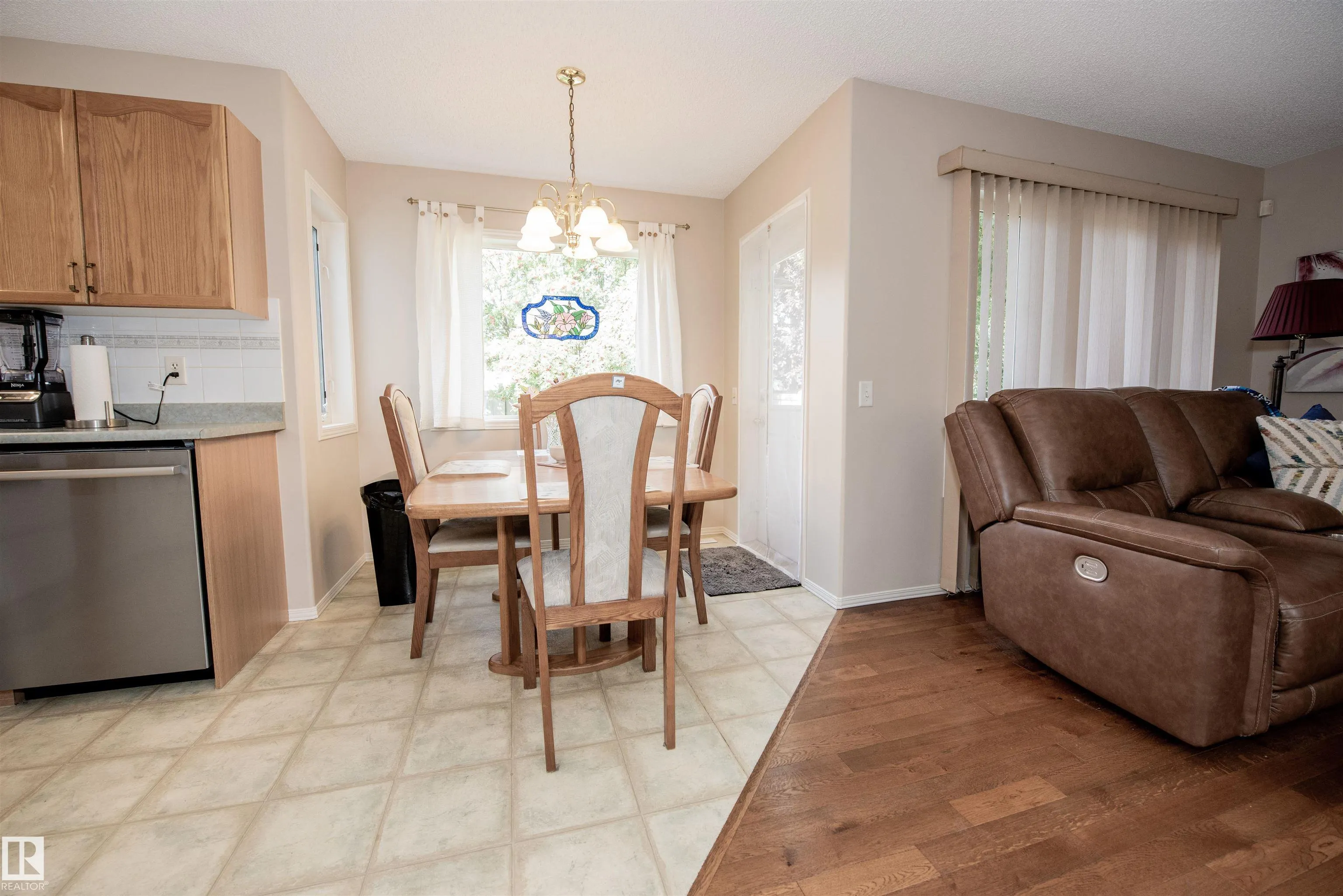 33 EASTCOTT Drive