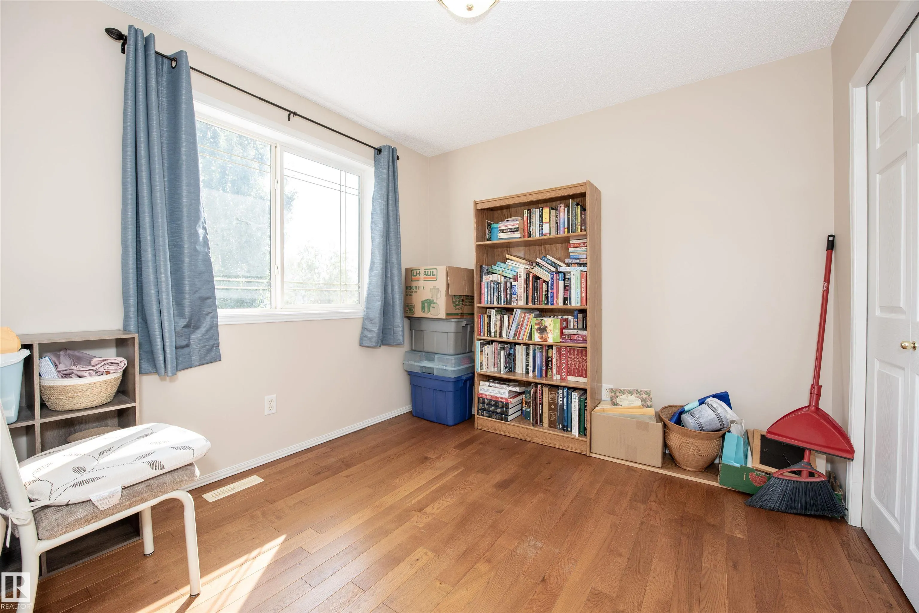 33 EASTCOTT Drive