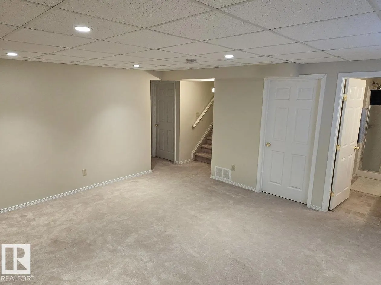 33 EASTCOTT Drive