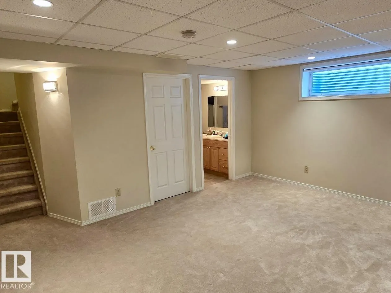 33 EASTCOTT Drive