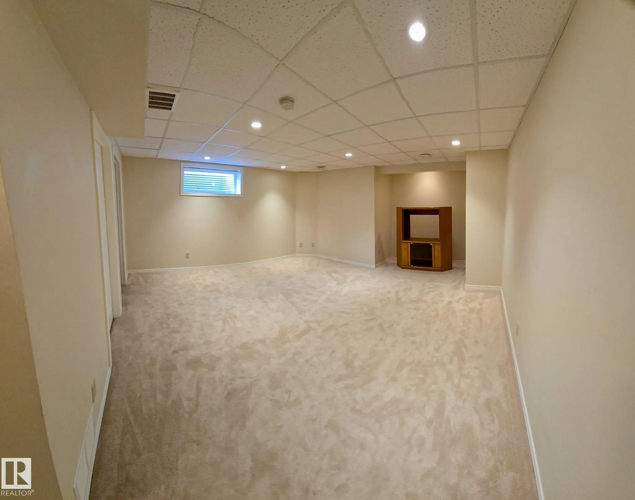 33 EASTCOTT Drive