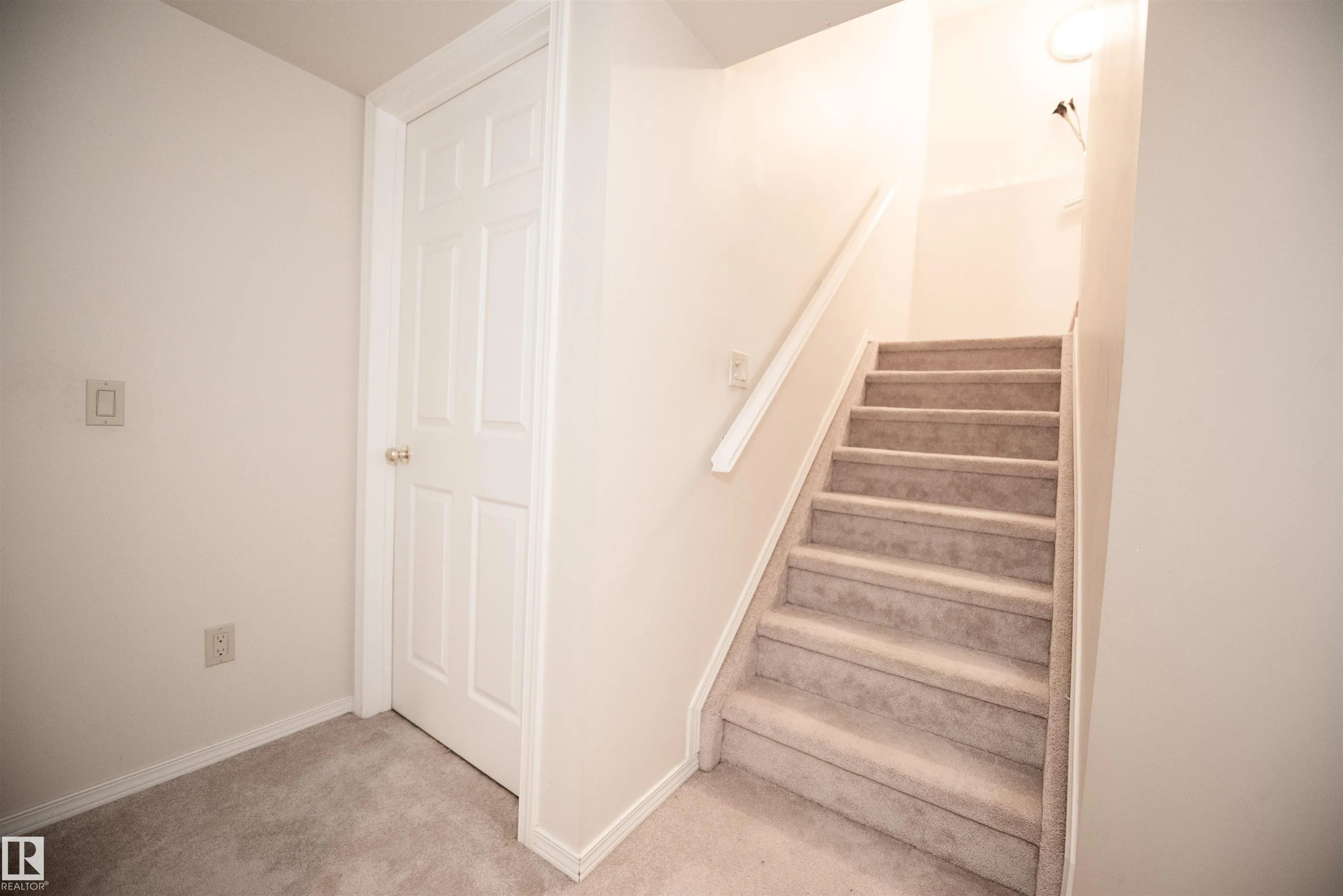 33 EASTCOTT Drive