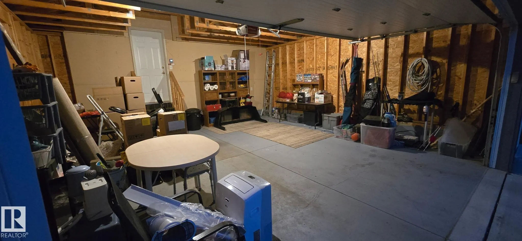 33 EASTCOTT Drive