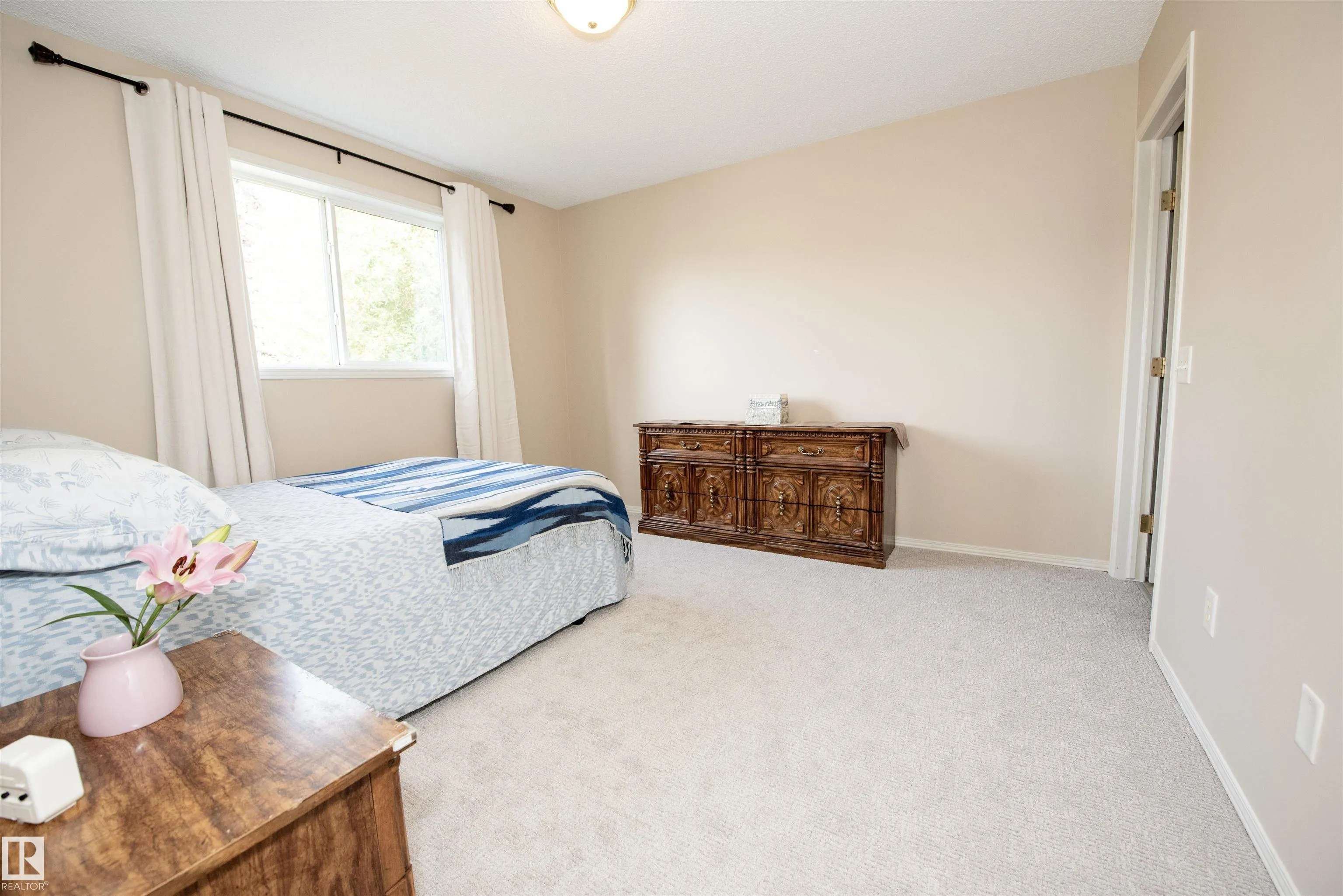 33 EASTCOTT Drive