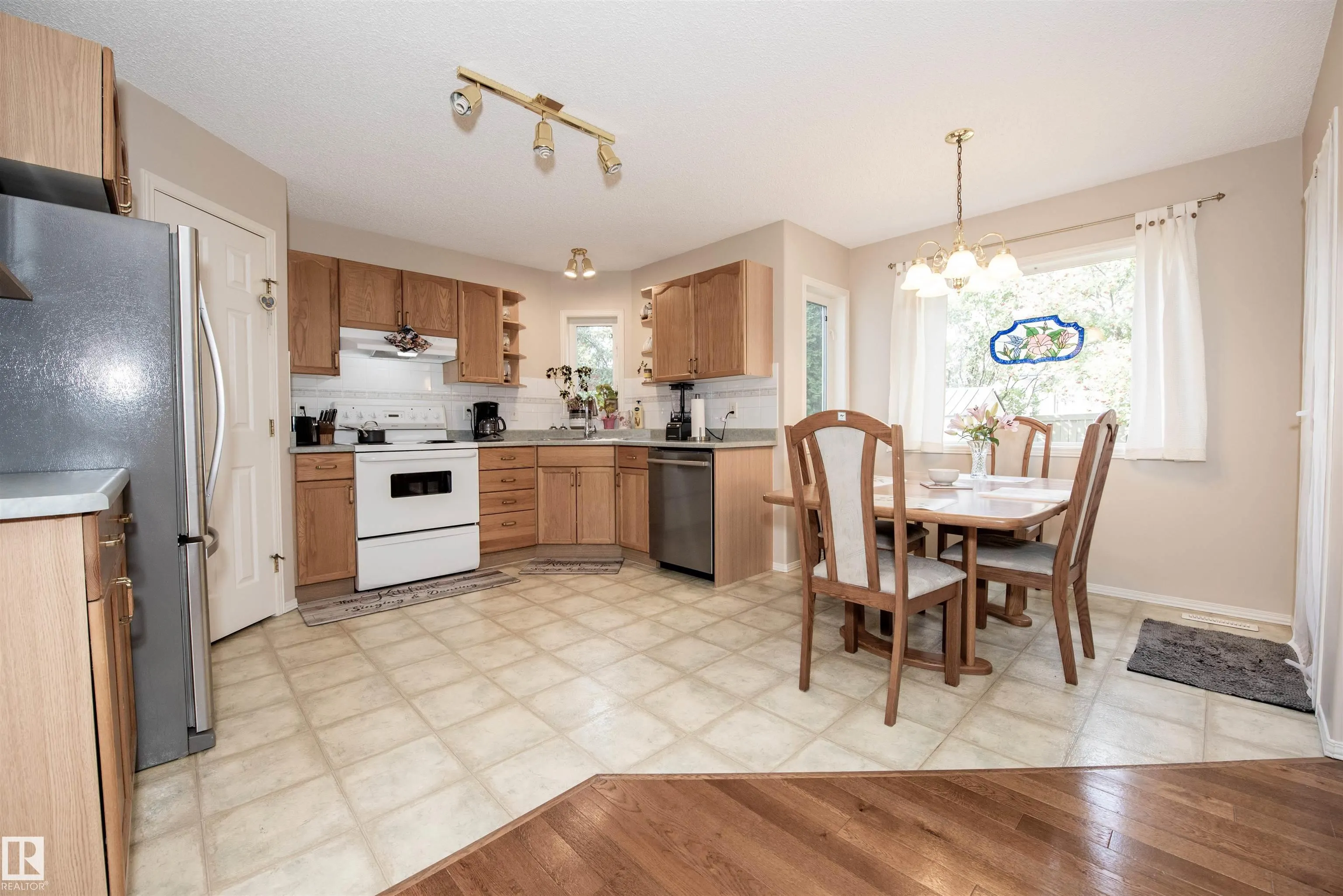 33 EASTCOTT Drive