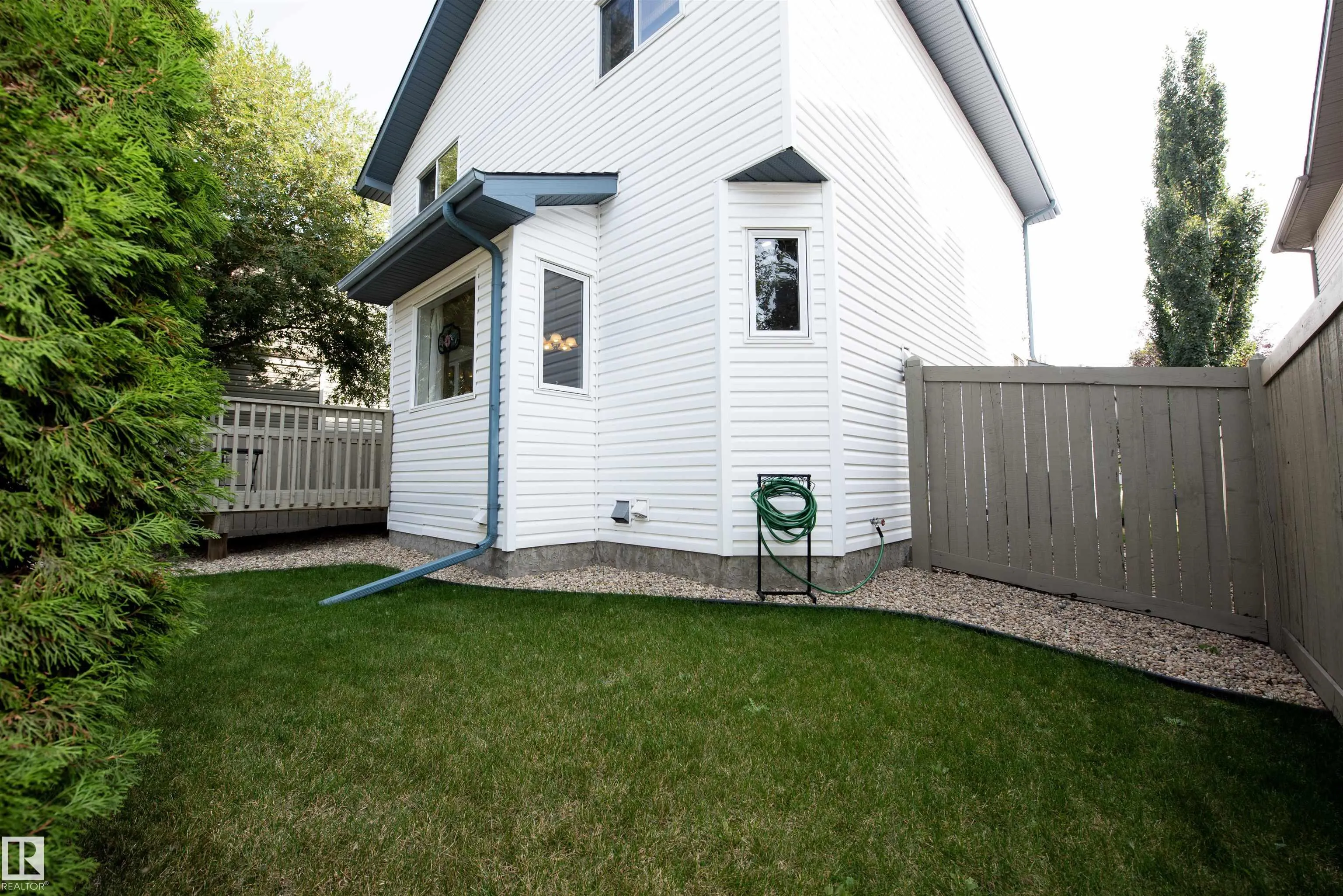 33 EASTCOTT Drive