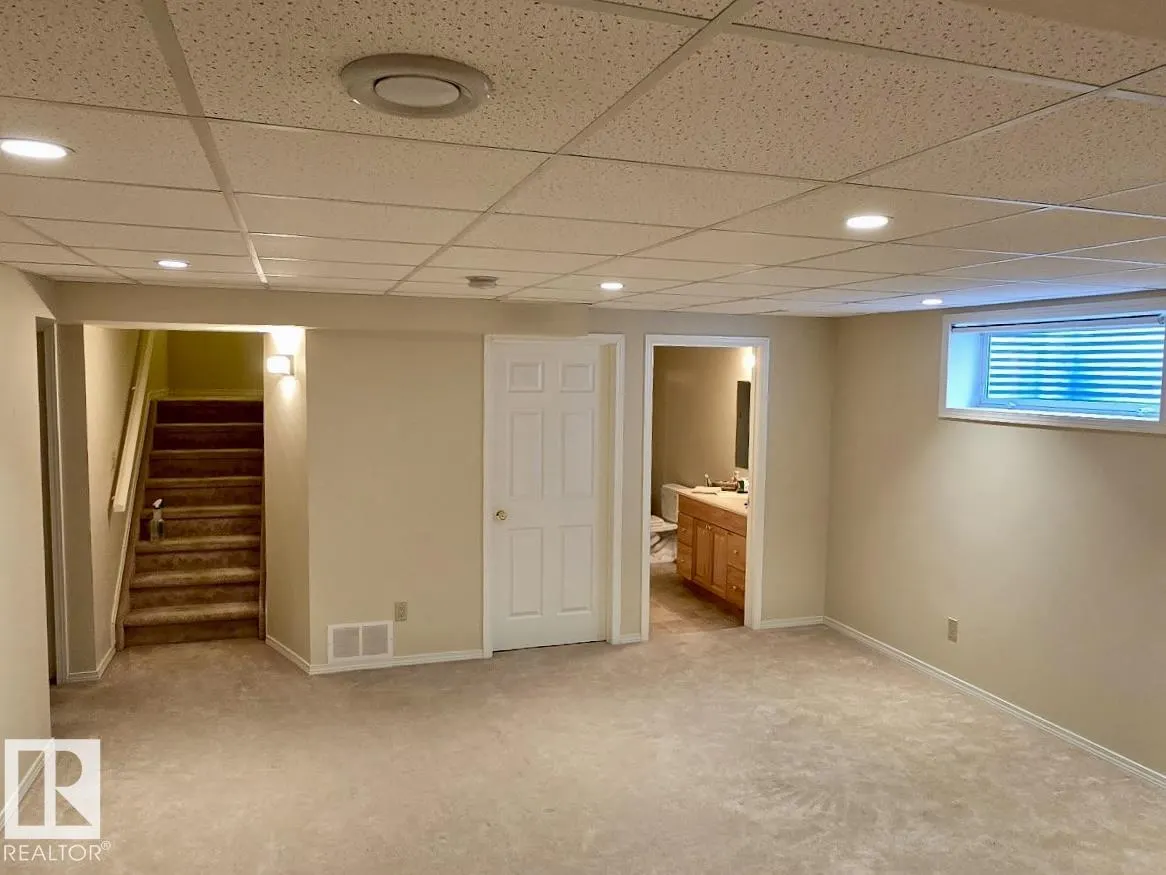 33 EASTCOTT Drive