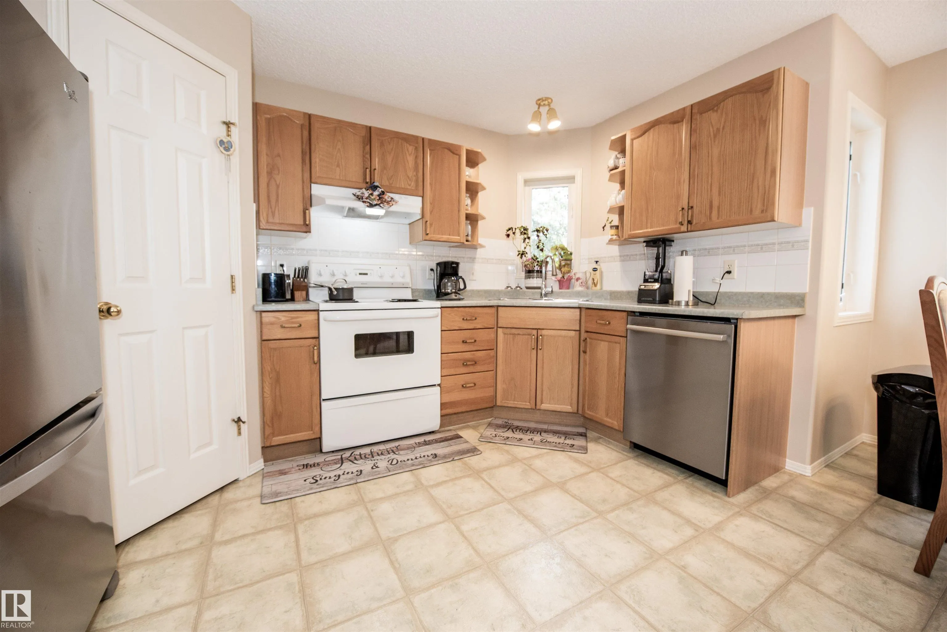 33 EASTCOTT Drive