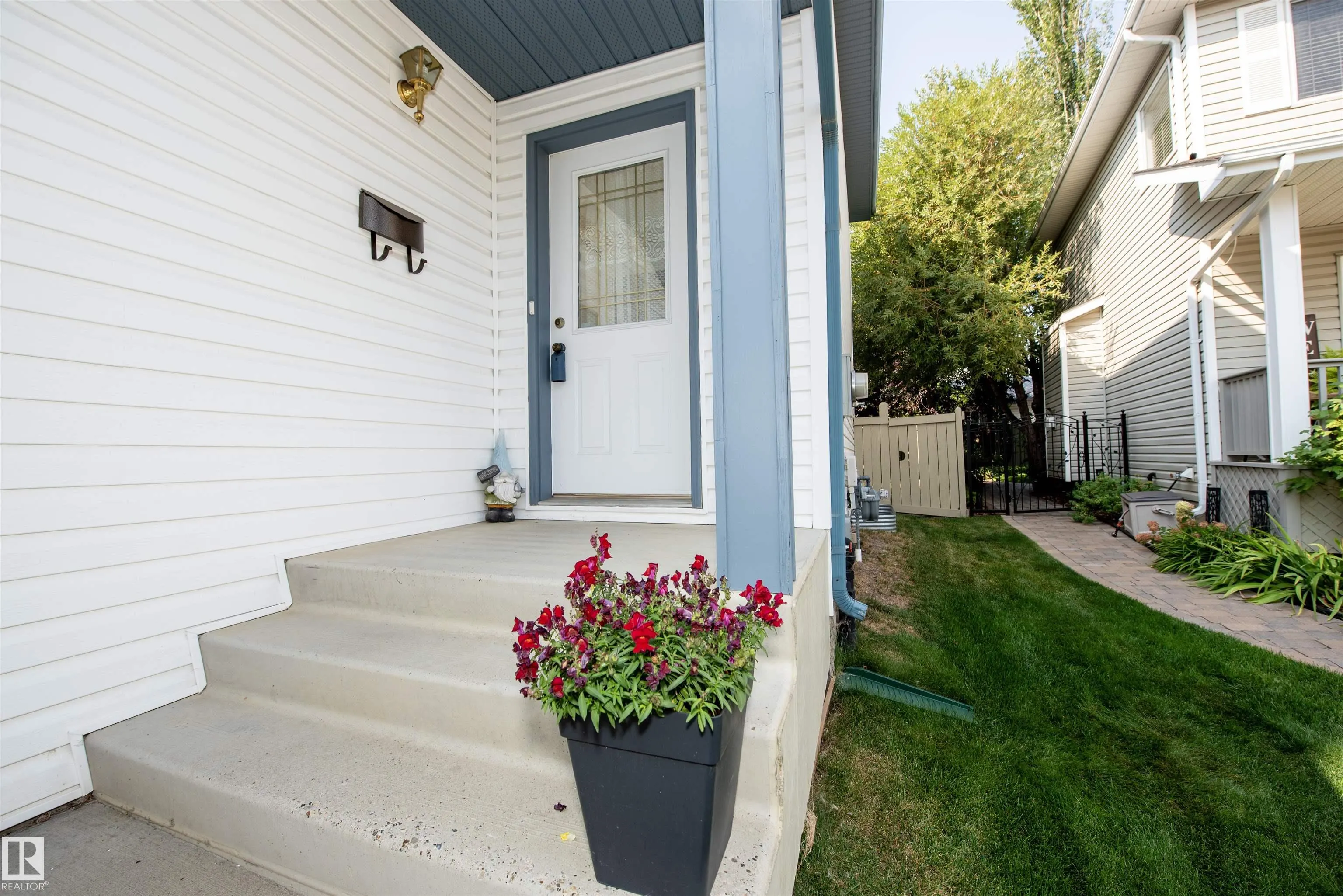 33 EASTCOTT Drive