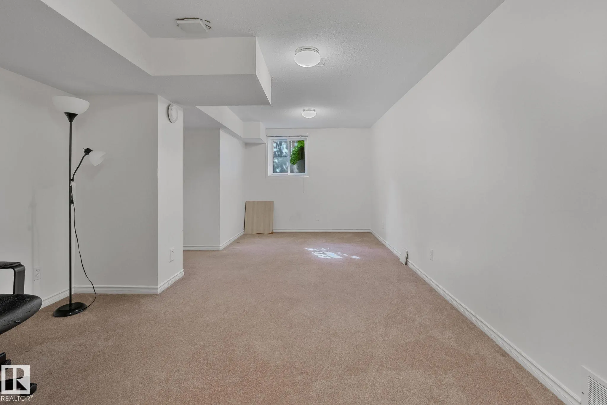 4 LEXINGTON Drive