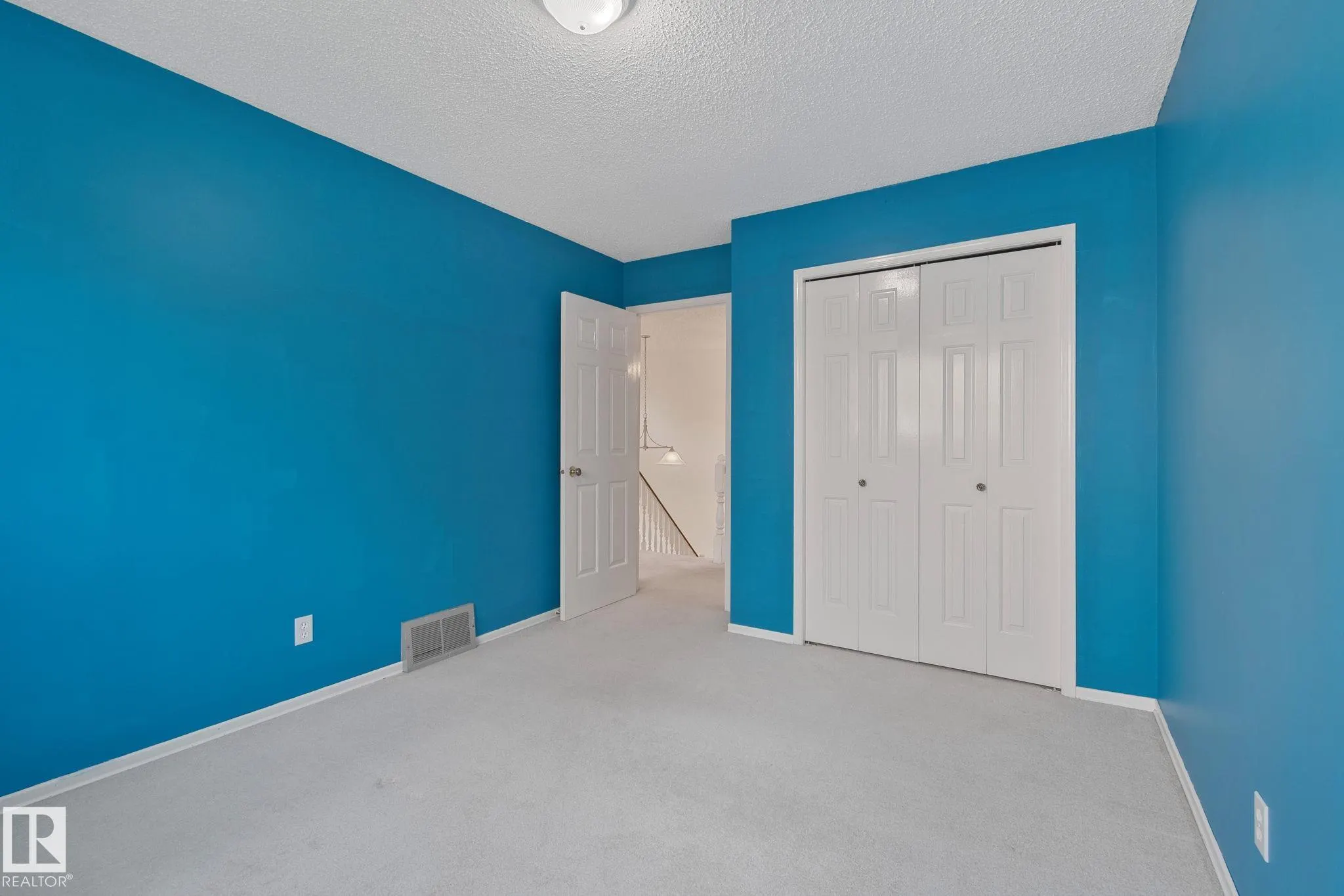 4 LEXINGTON Drive