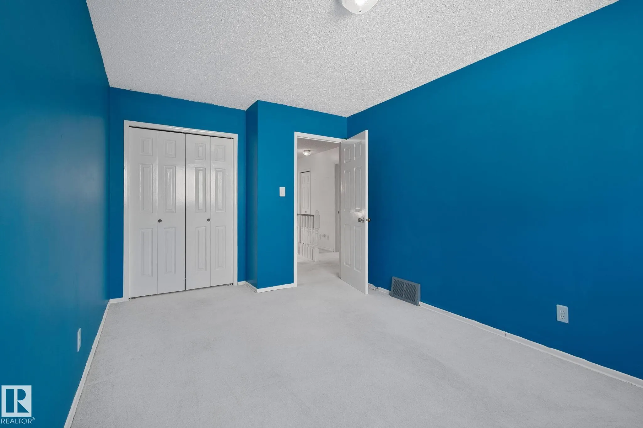4 LEXINGTON Drive