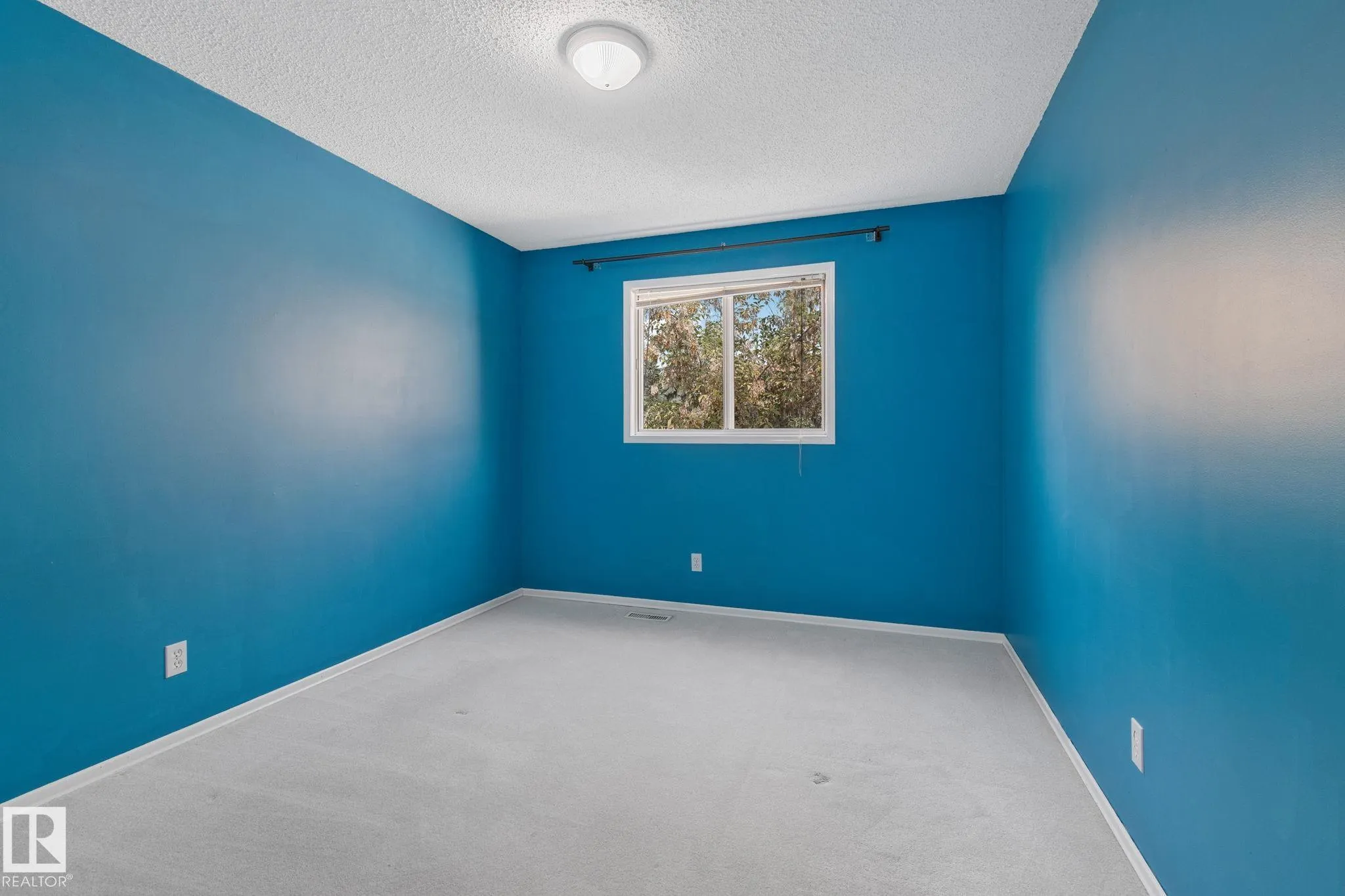 4 LEXINGTON Drive
