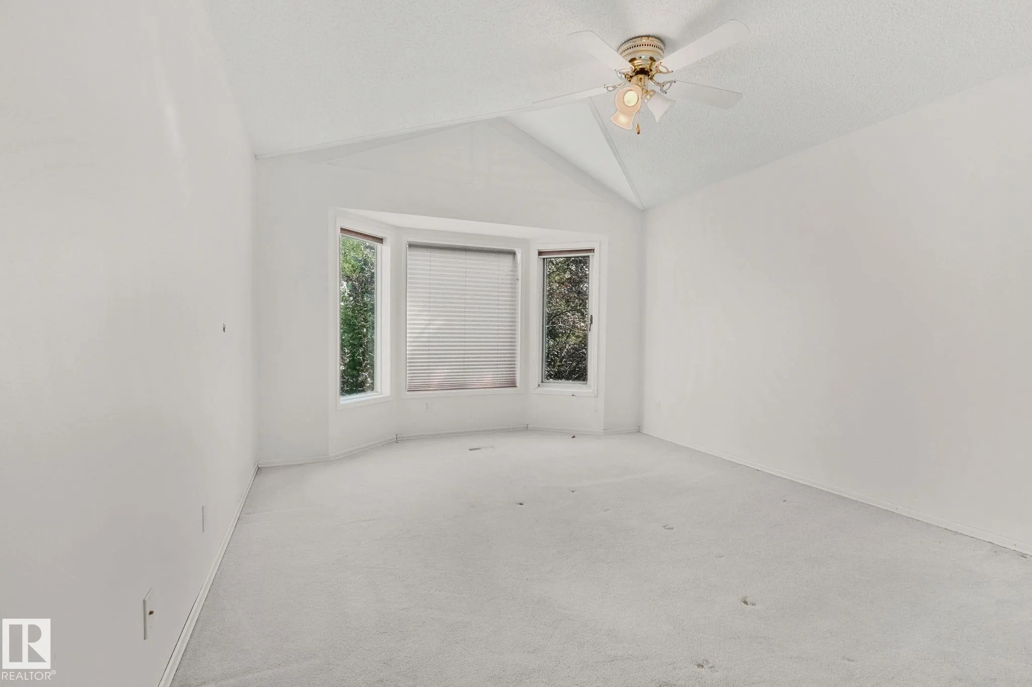 4 LEXINGTON Drive