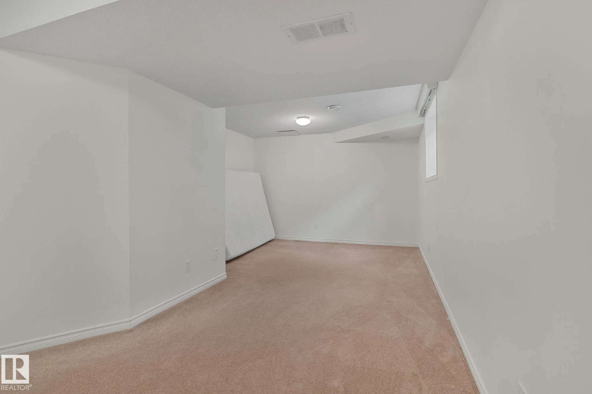 4 LEXINGTON Drive