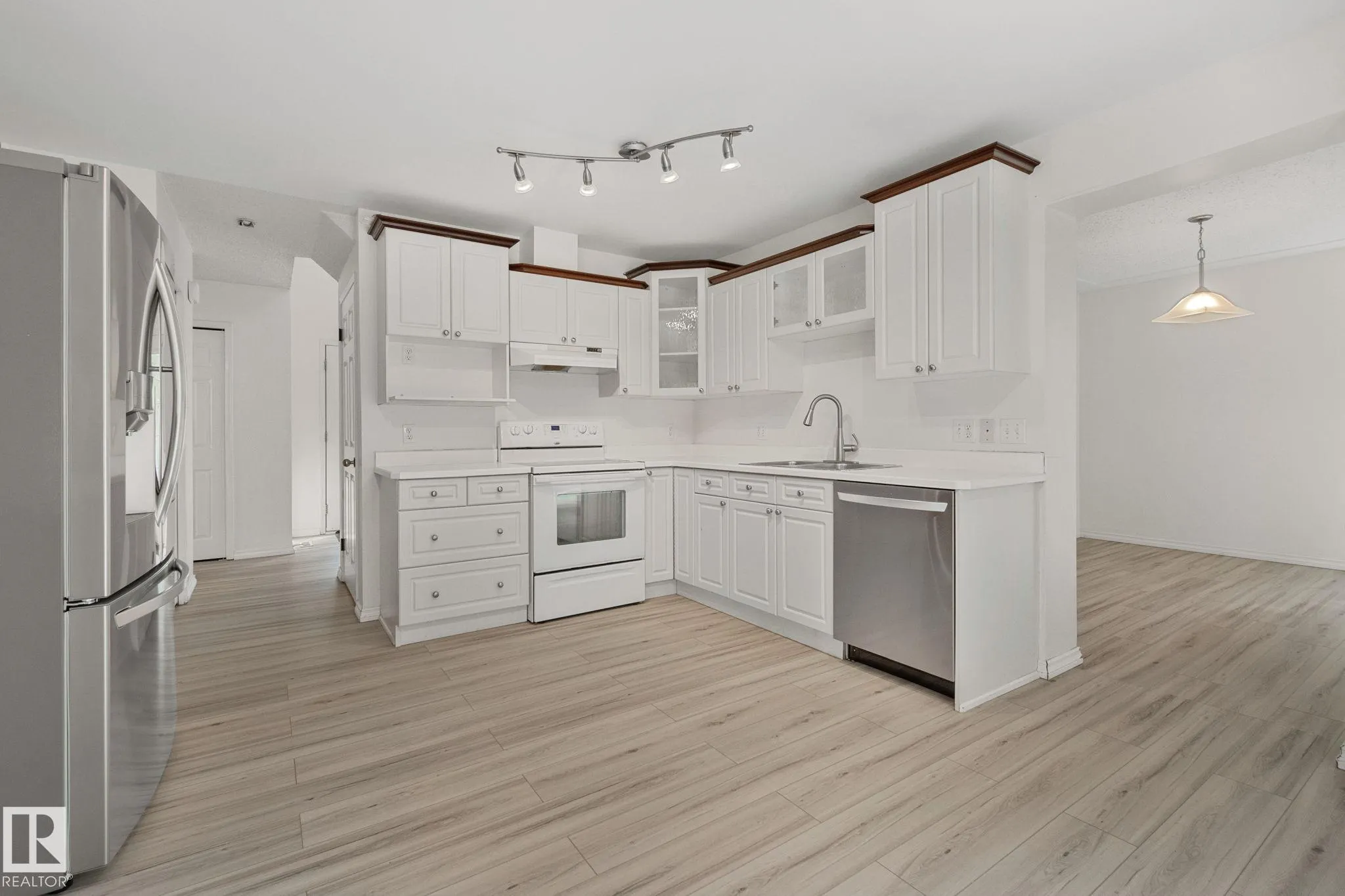 4 LEXINGTON Drive