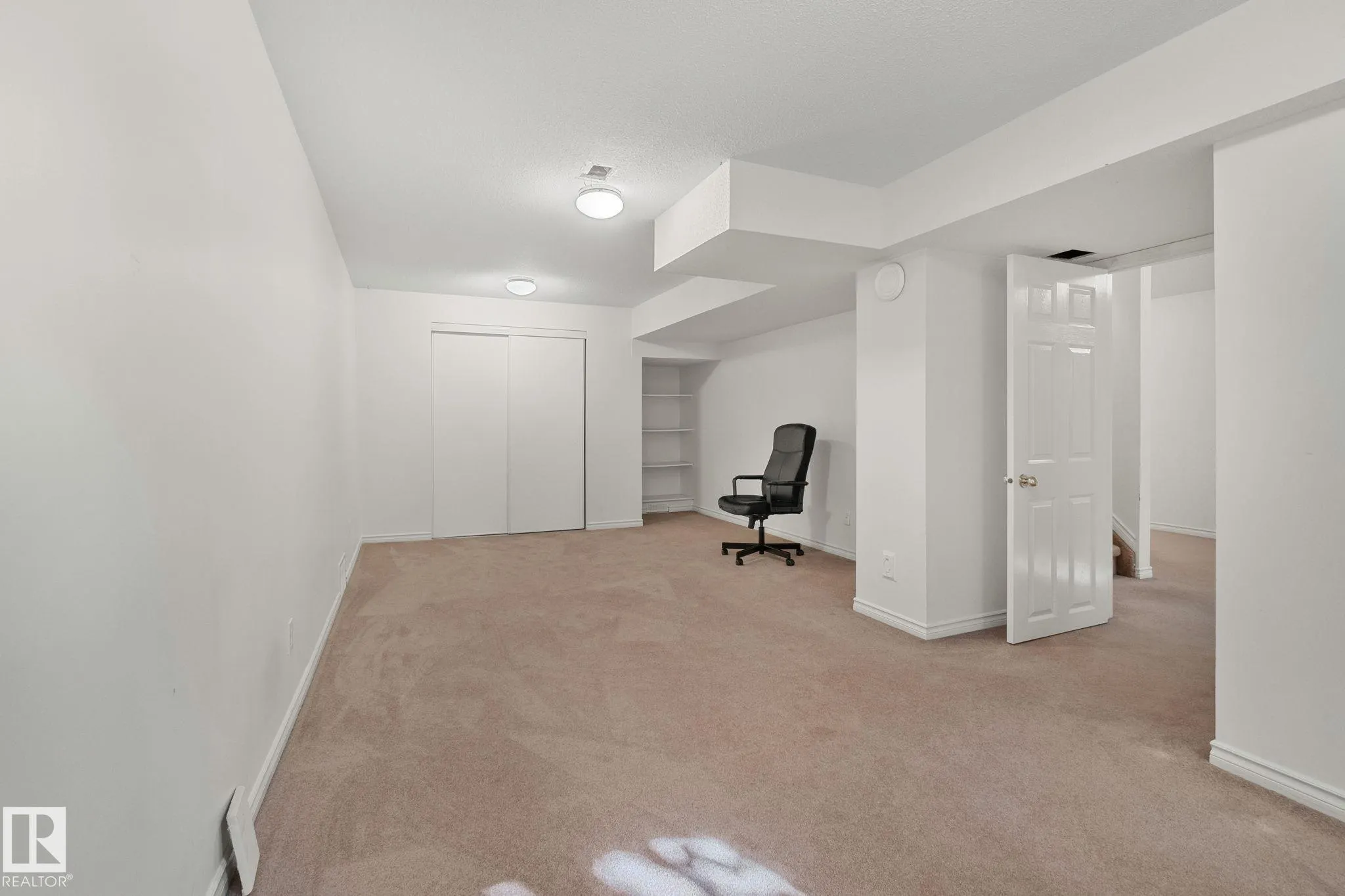 4 LEXINGTON Drive