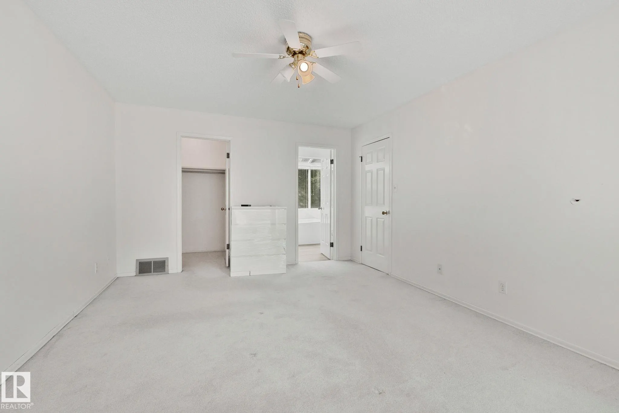 4 LEXINGTON Drive