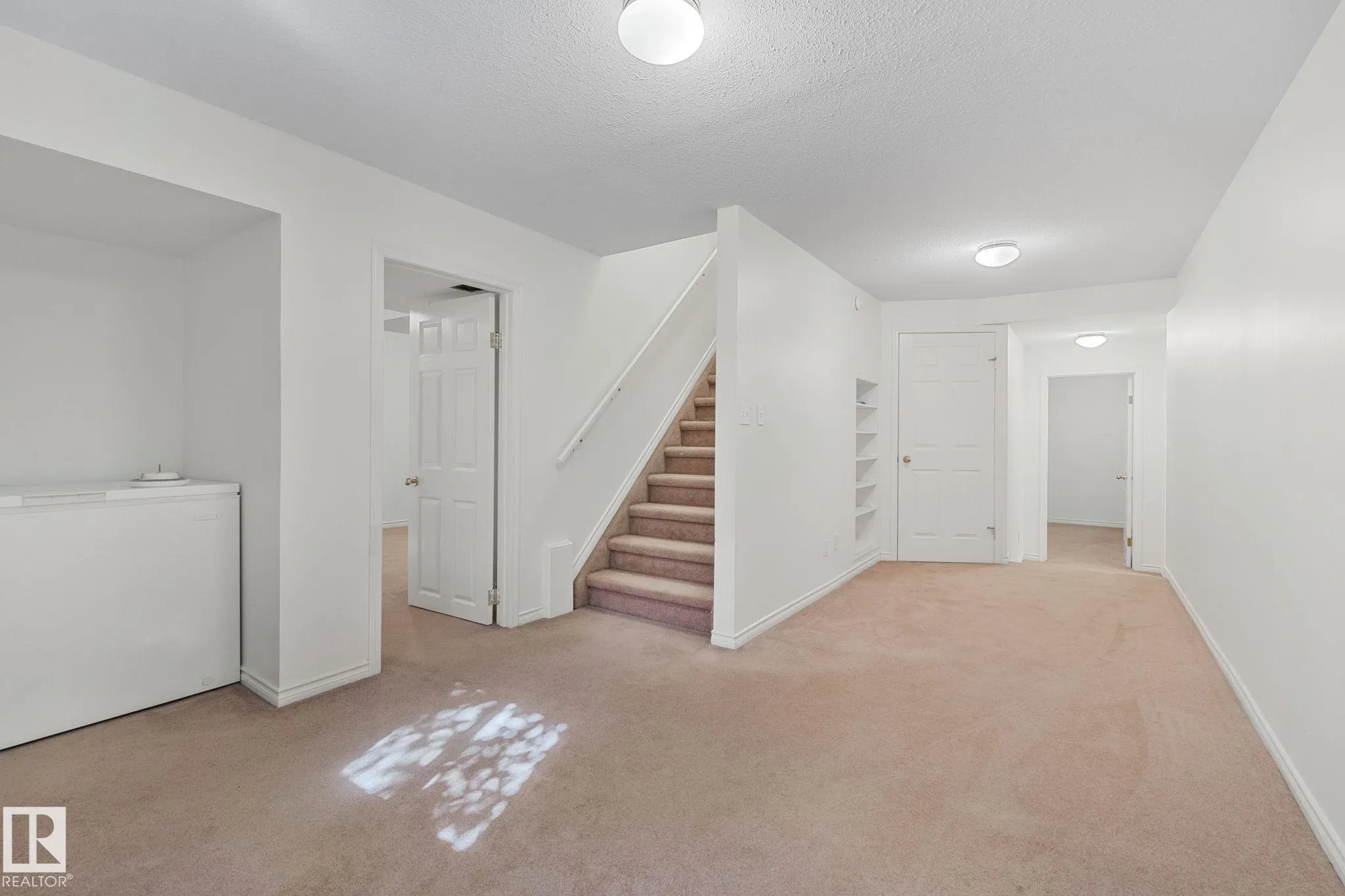 4 LEXINGTON Drive