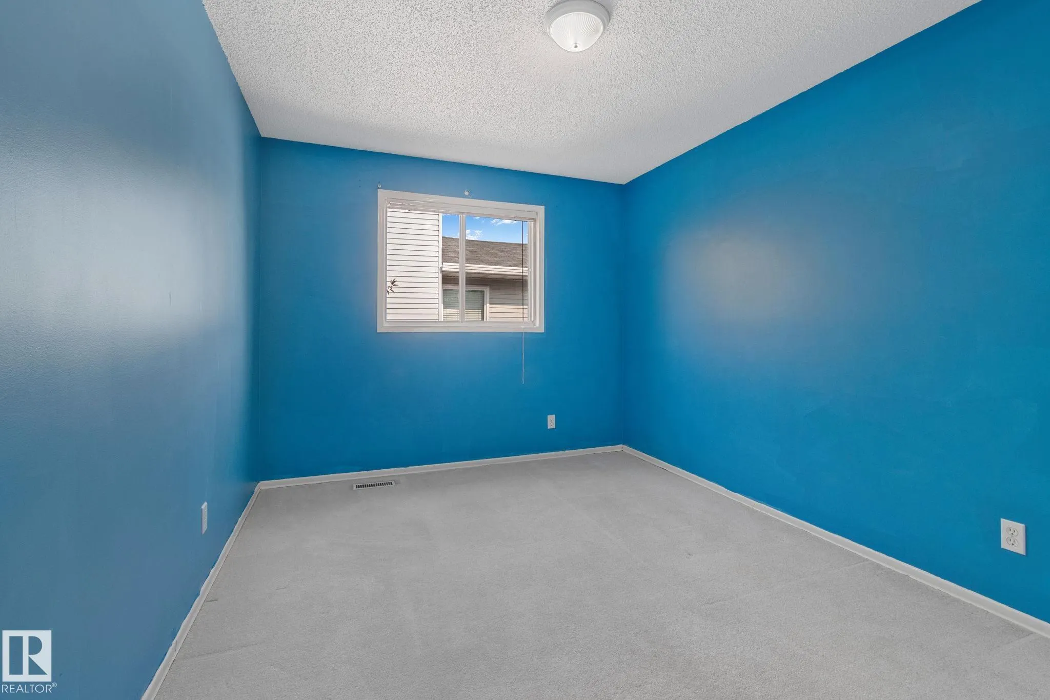 4 LEXINGTON Drive