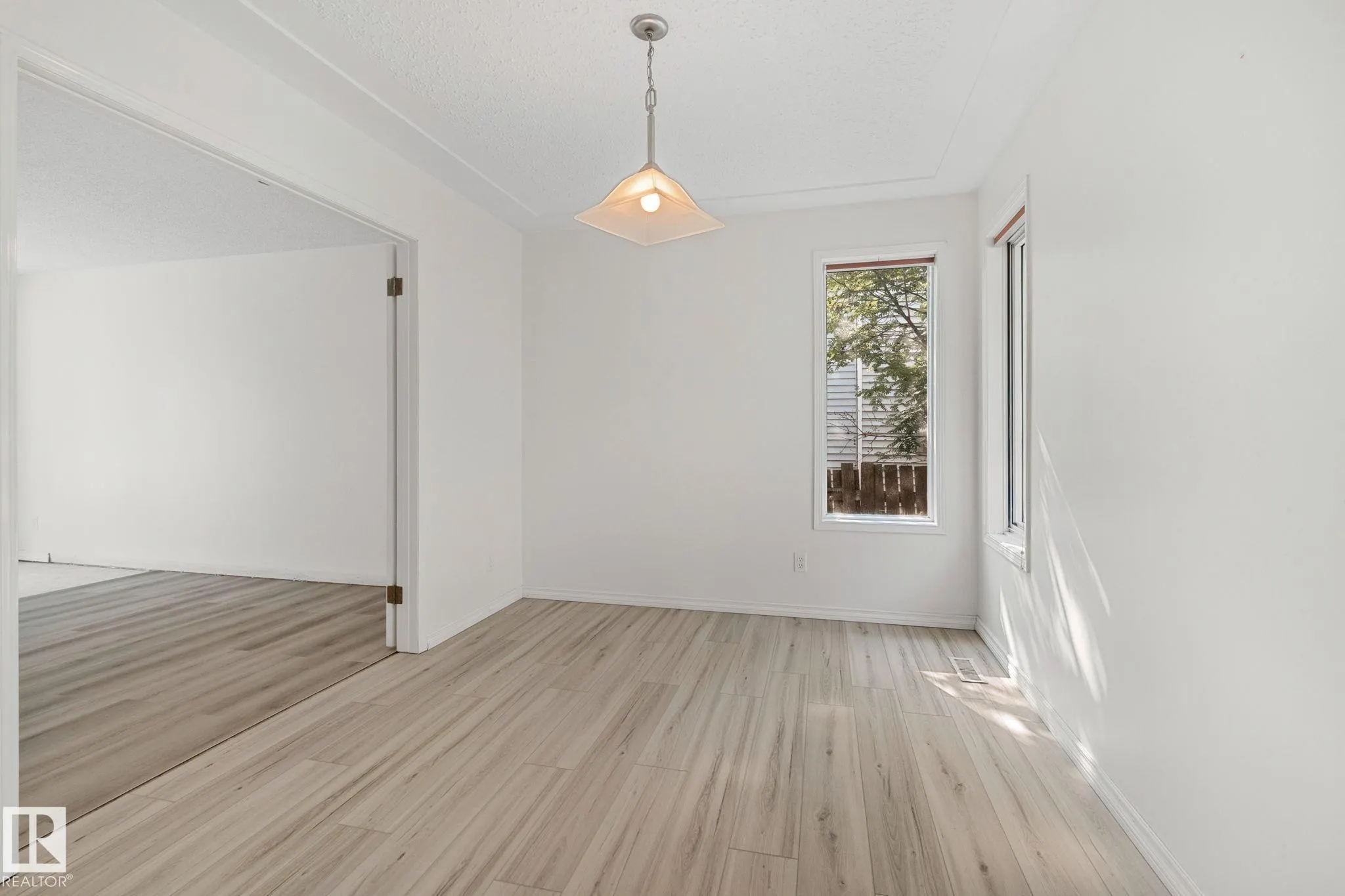 4 LEXINGTON Drive