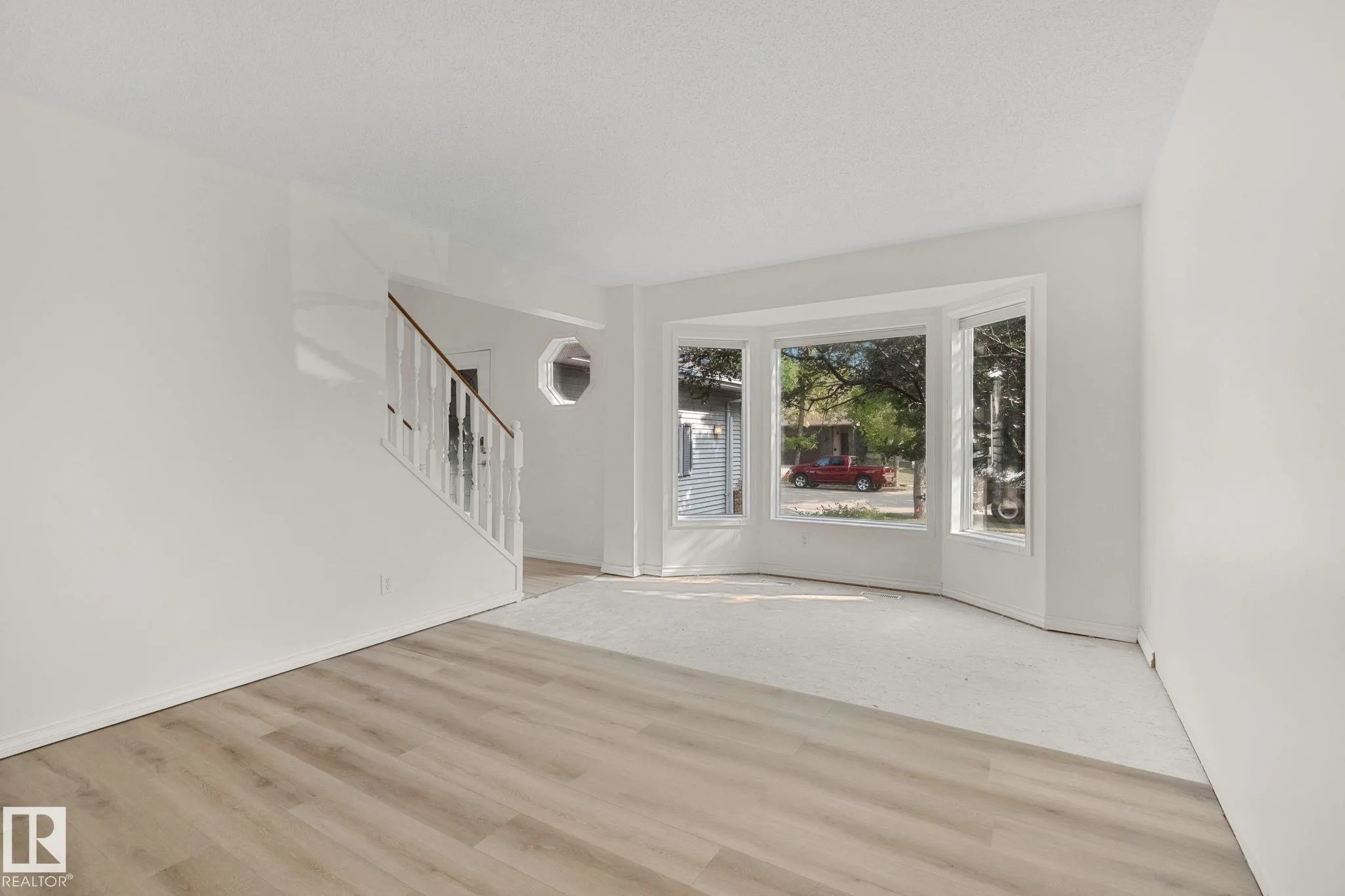 4 LEXINGTON Drive