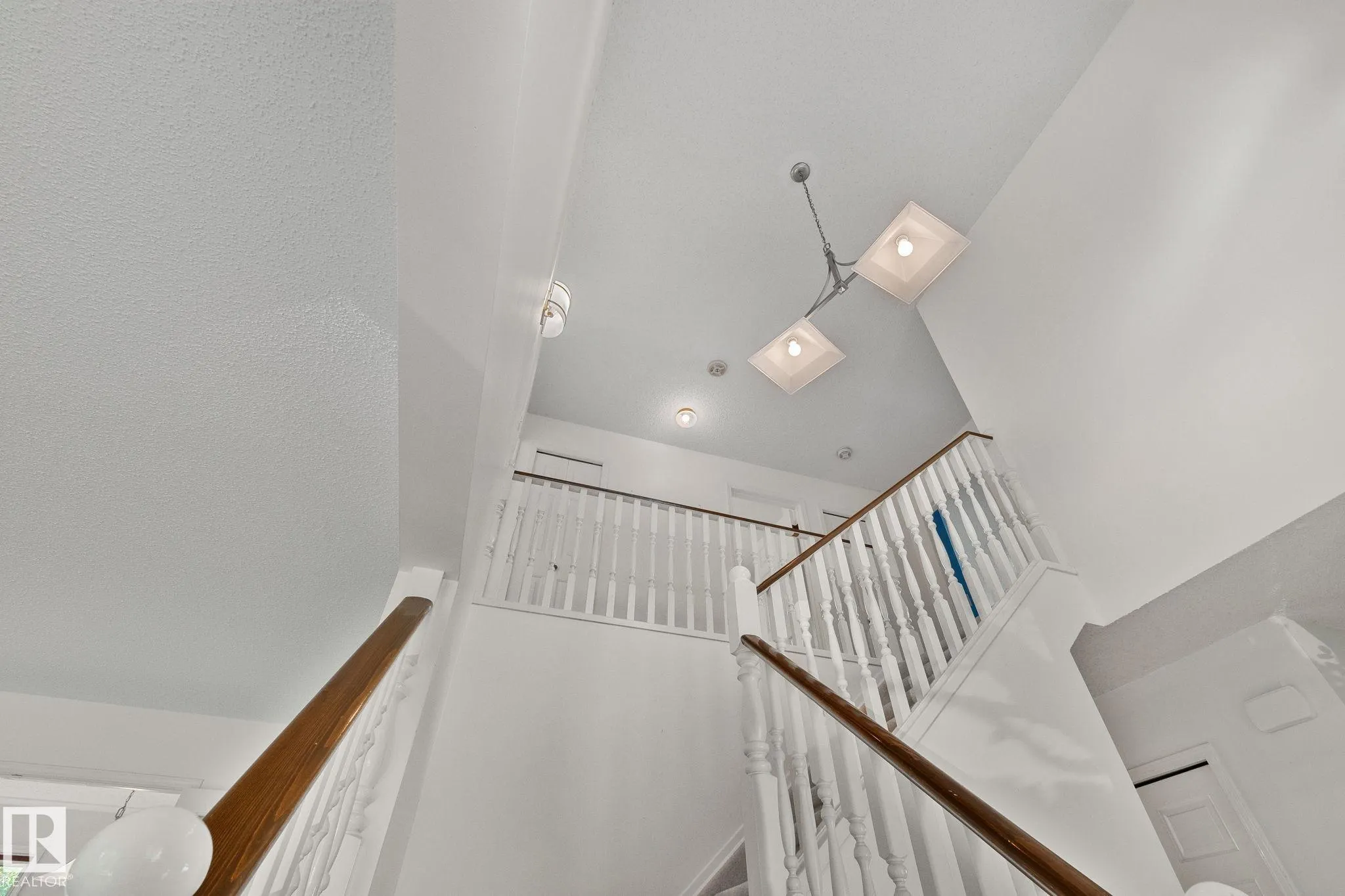 4 LEXINGTON Drive