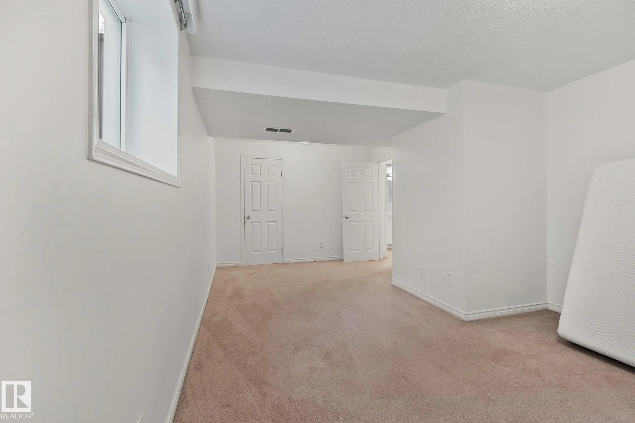 4 LEXINGTON Drive