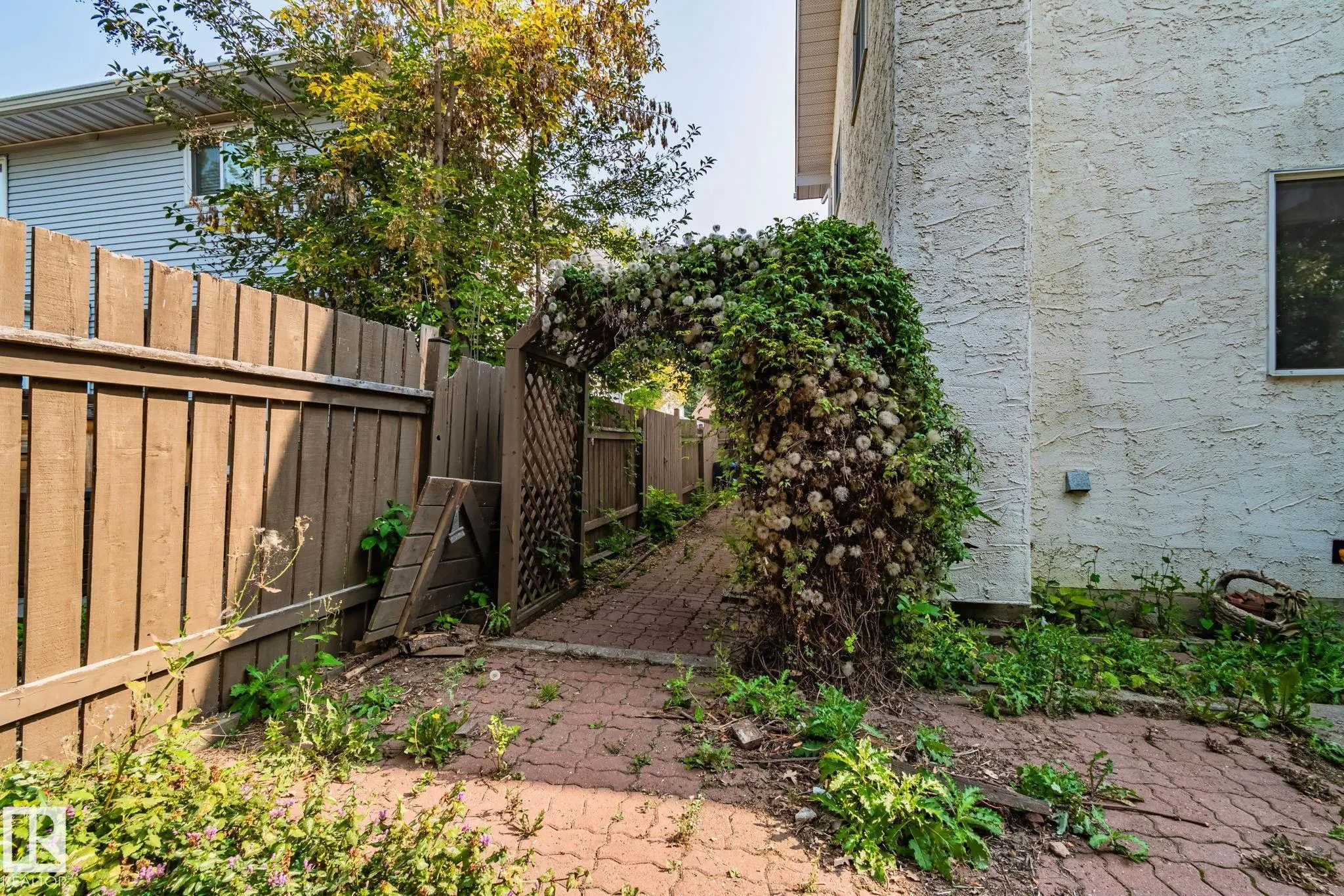 4 LEXINGTON Drive