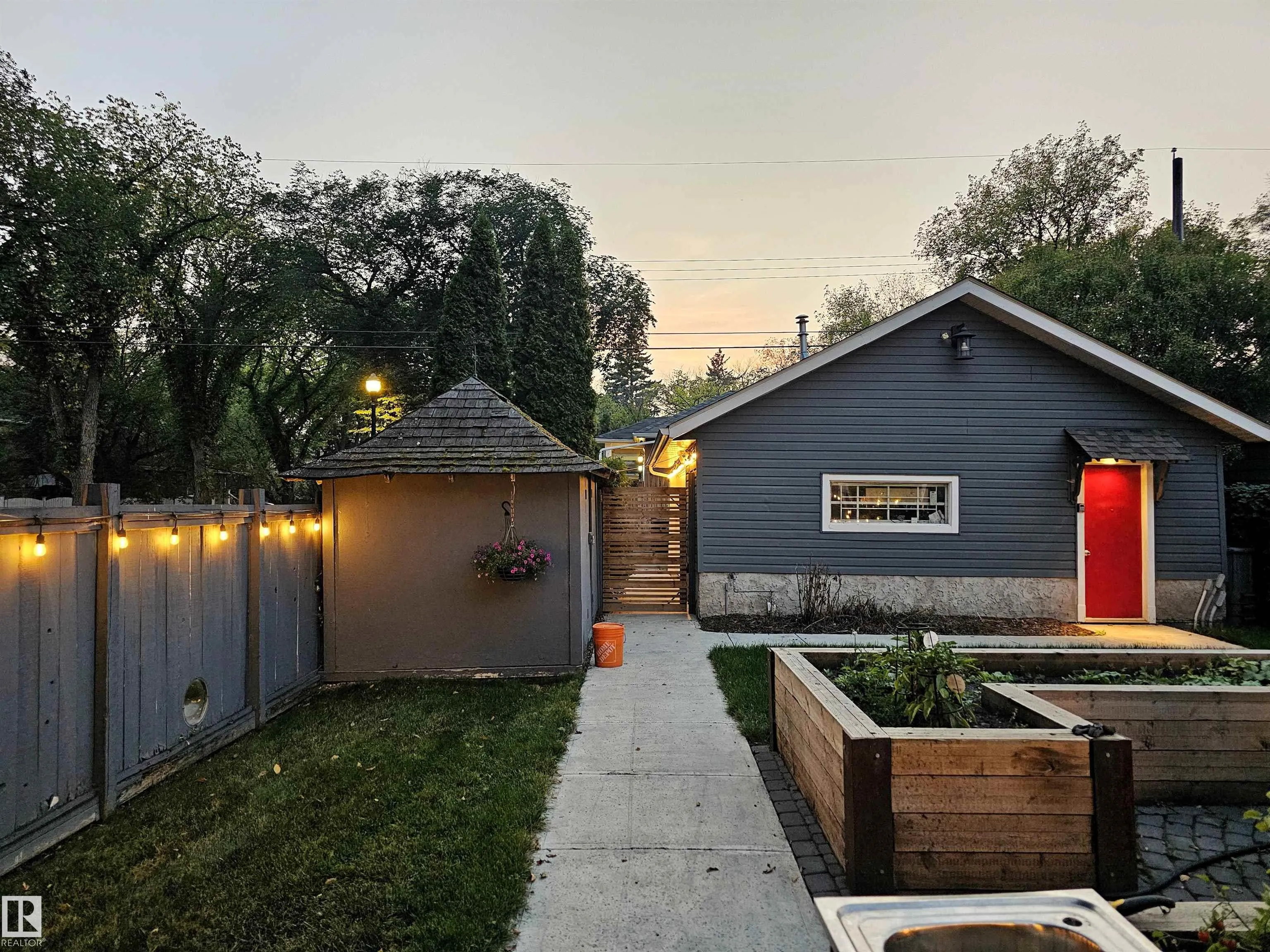10804 125 Street