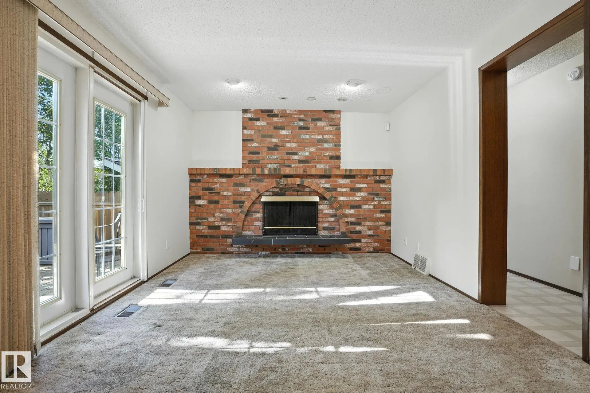 4 GLEN MEADOW Crescent