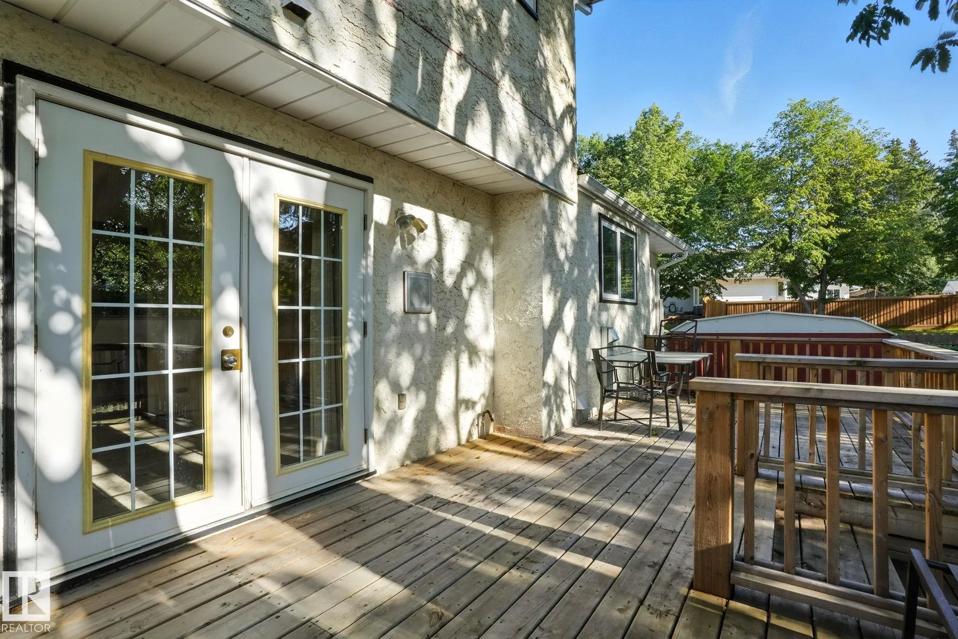 4 GLEN MEADOW Crescent