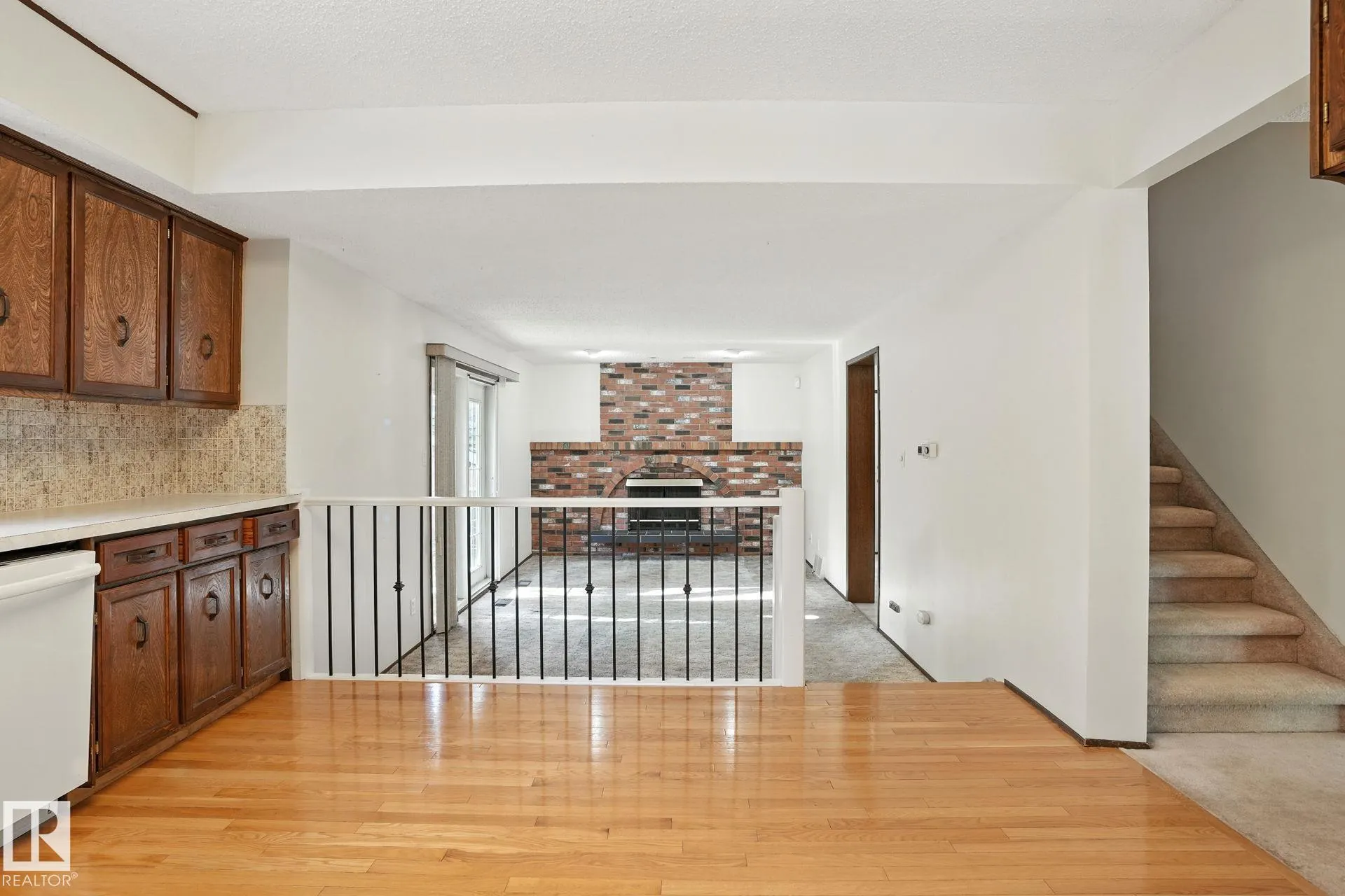 4 GLEN MEADOW Crescent