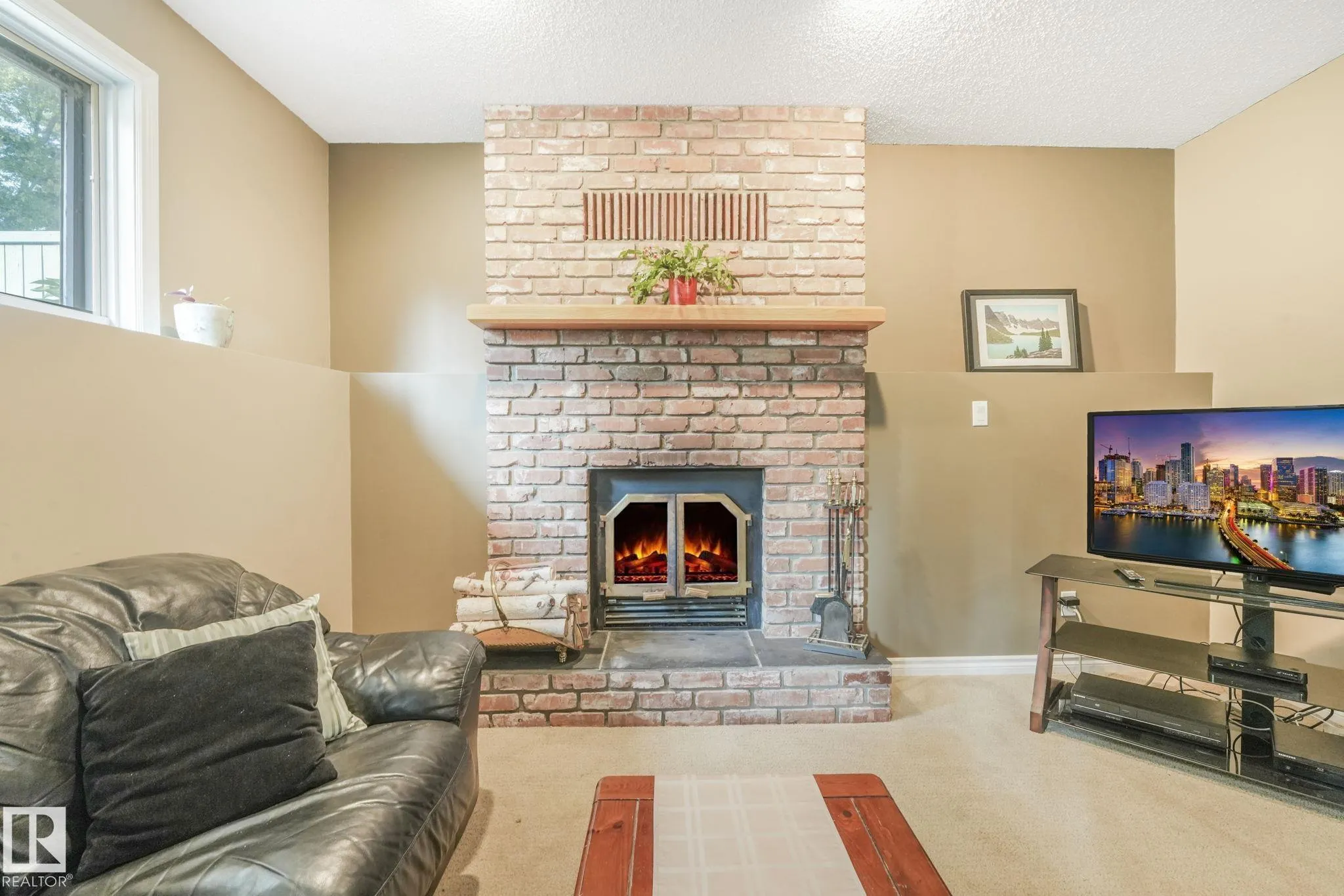 720 HENDRA Crescent