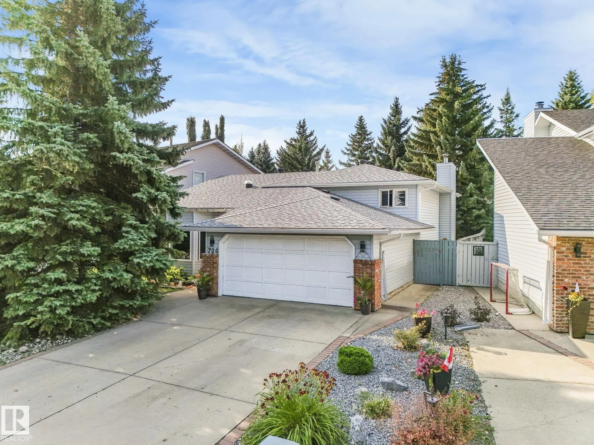 720 HENDRA Crescent