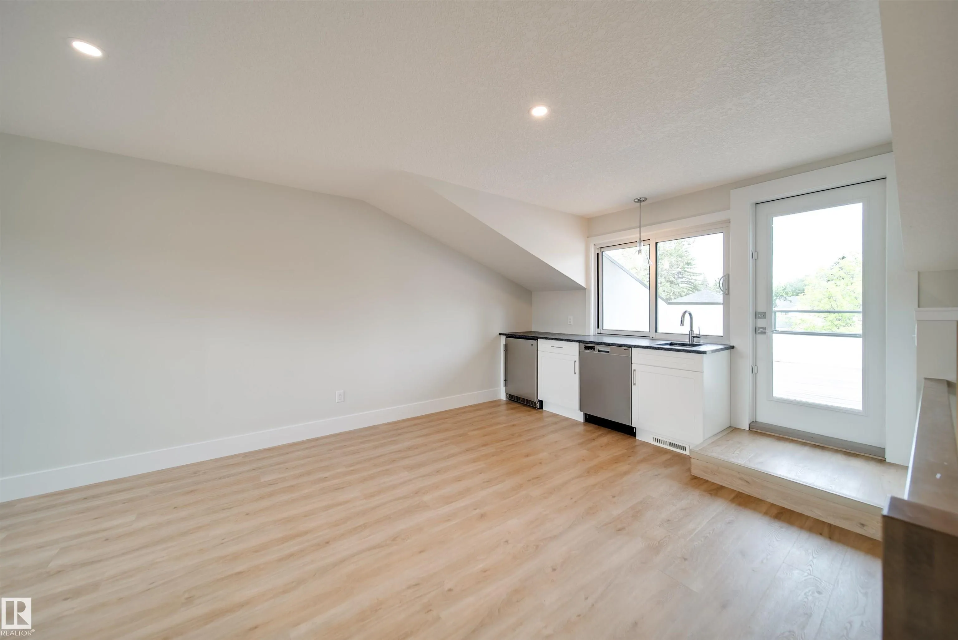 14005 105 Avenue