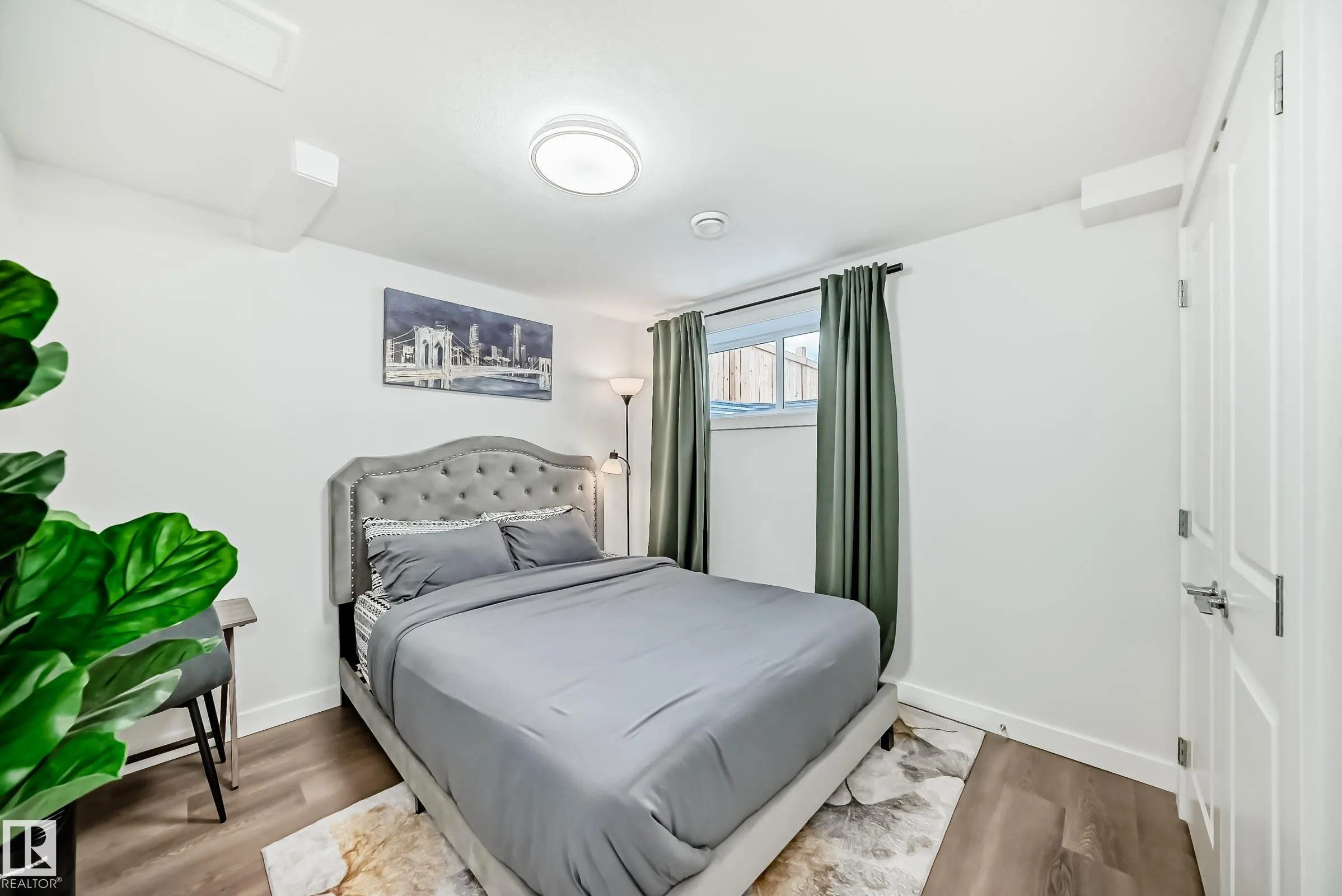 1627 PLUM CIRCLE Circle