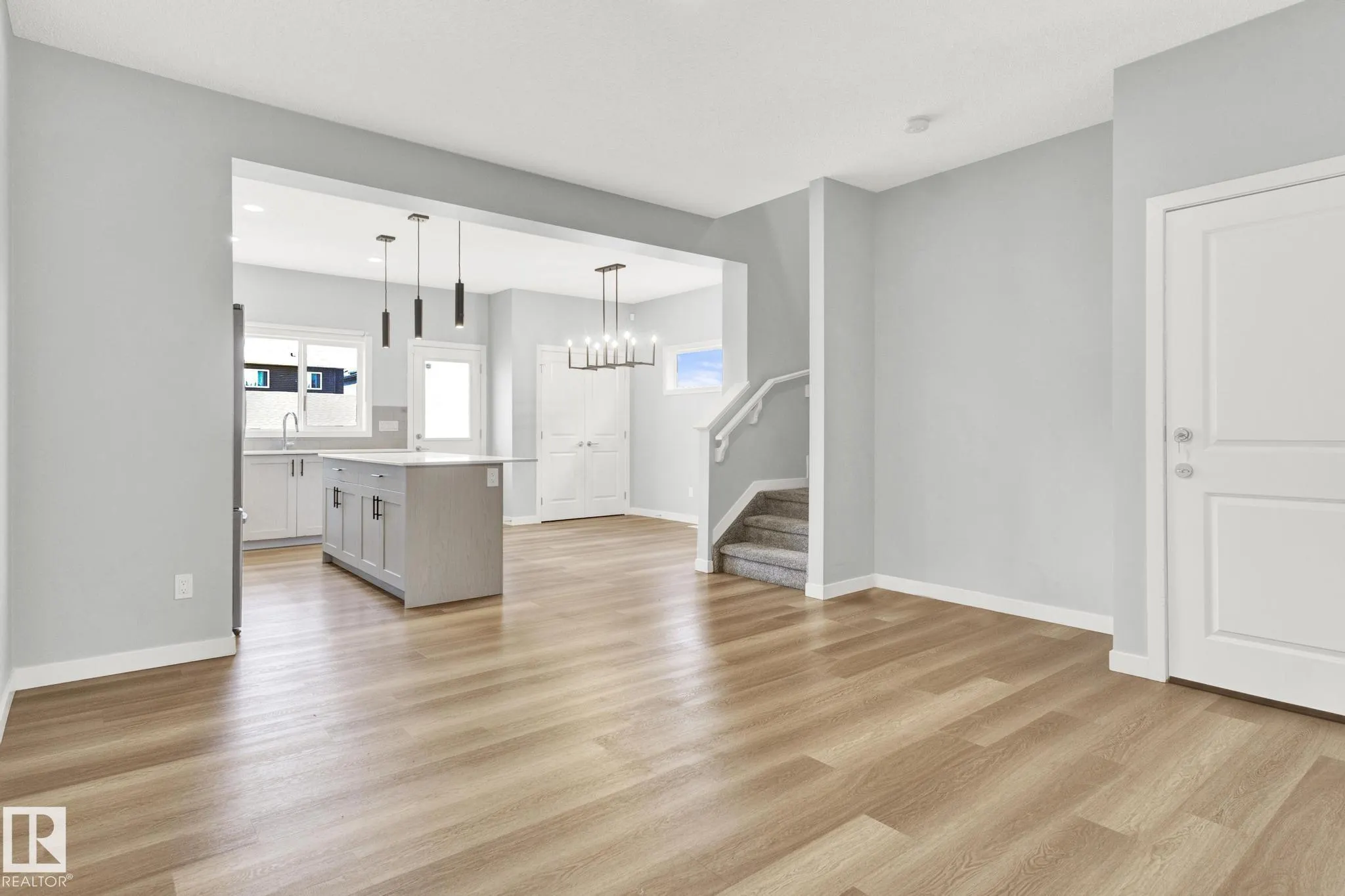 1627 PLUM CIRCLE Circle