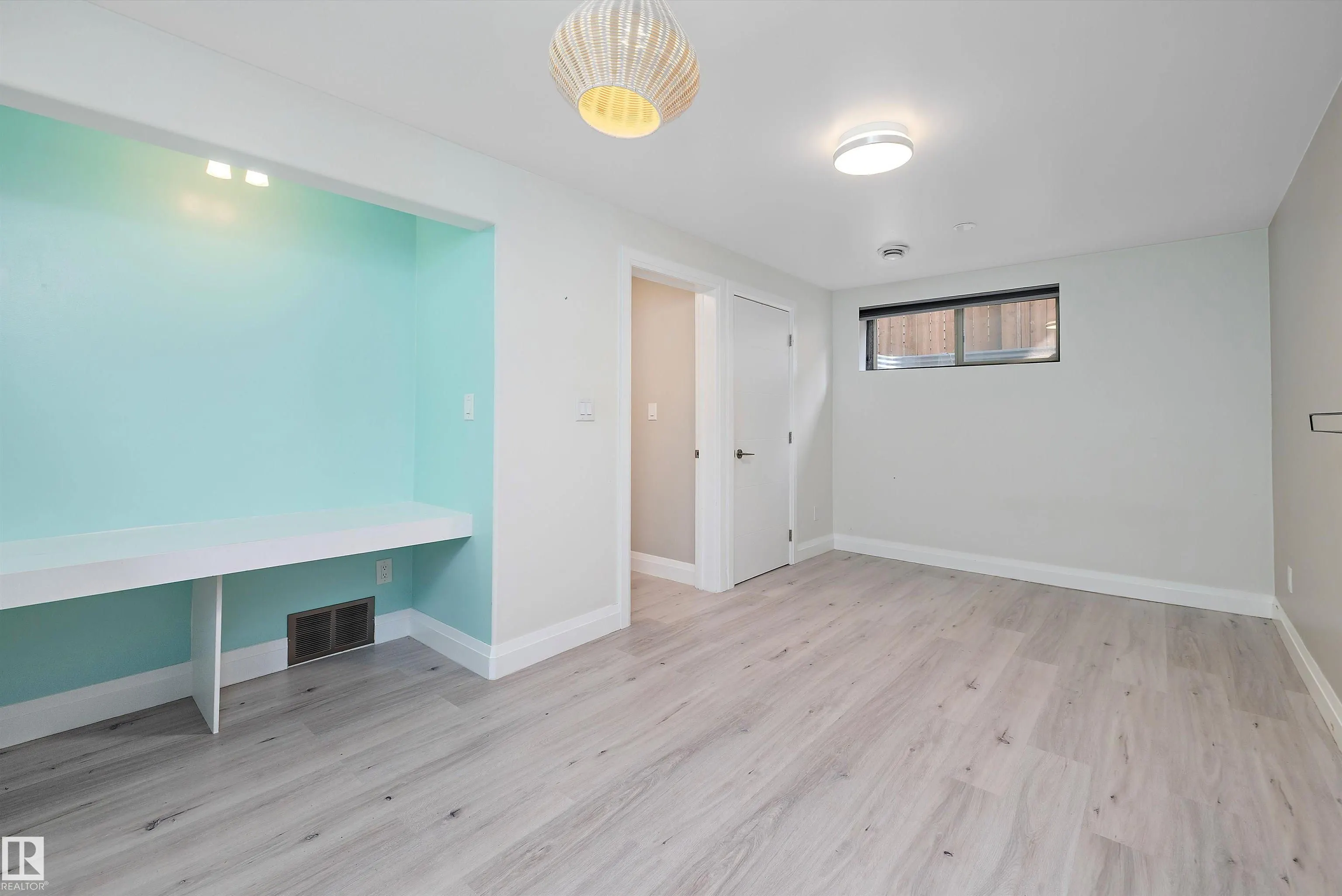 84 GREENBURY Boulevard